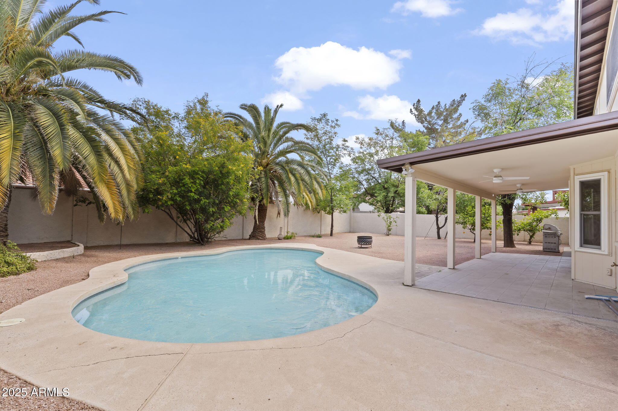 2619 S Los Altos