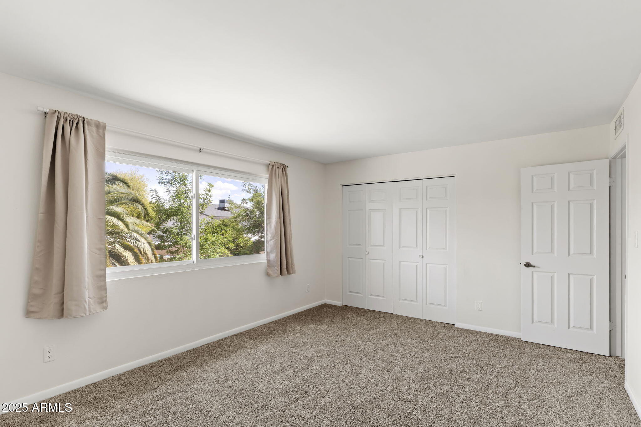 2619 S Los Altos