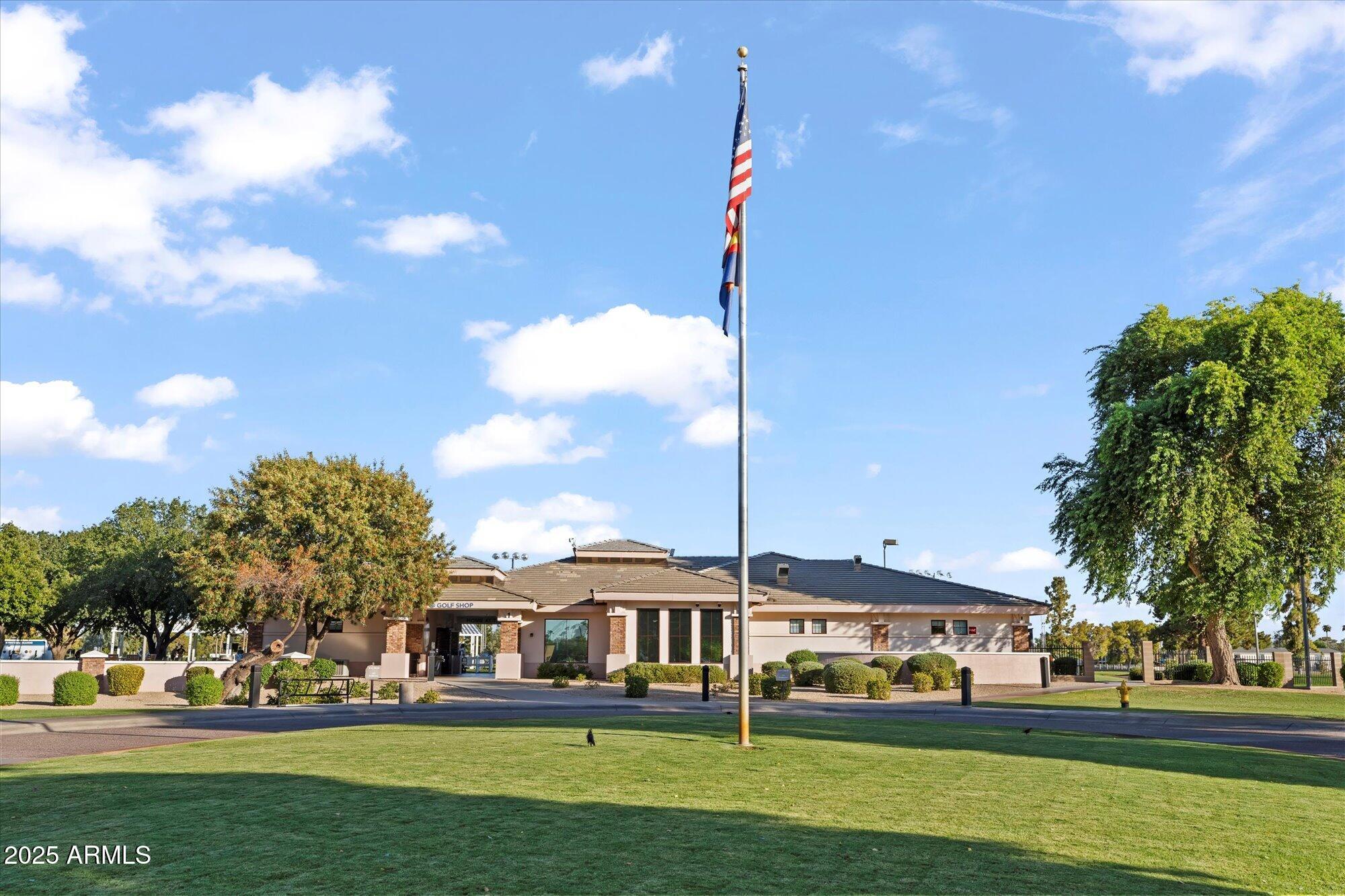 2619 S Los Altos