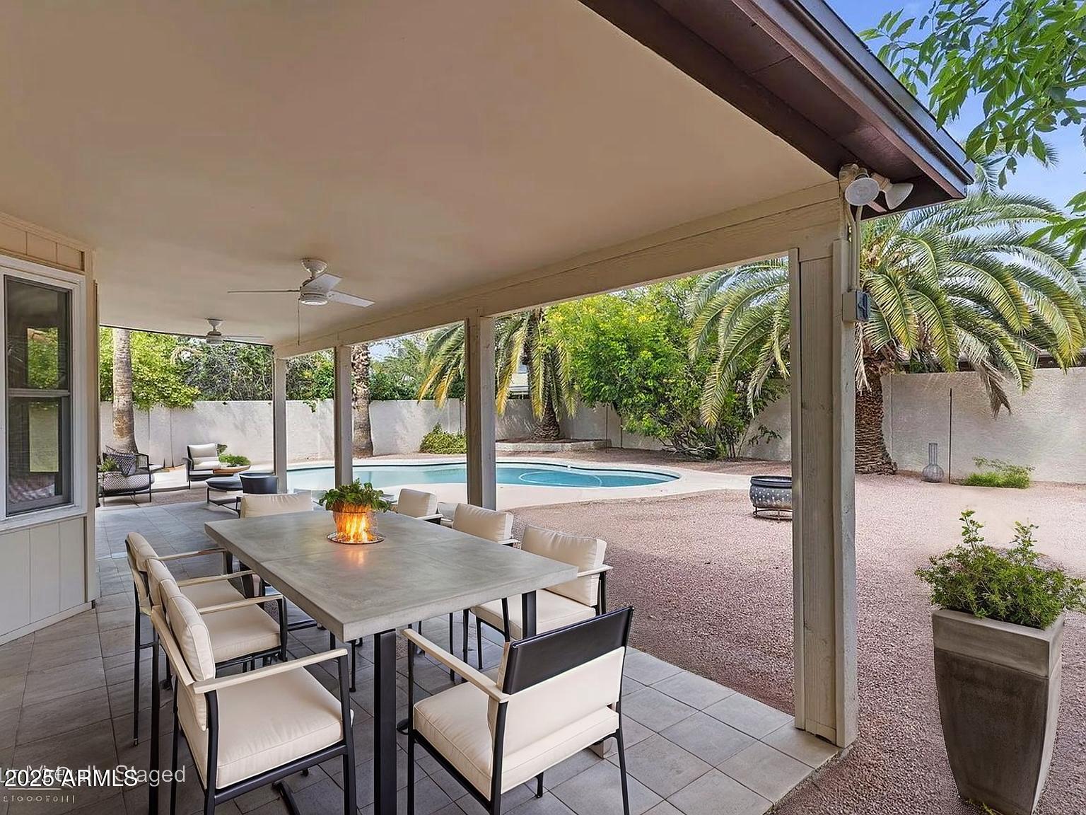 2619 S Los Altos