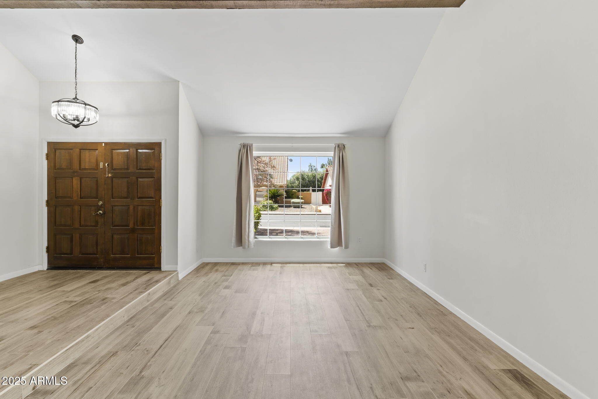 2619 S Los Altos