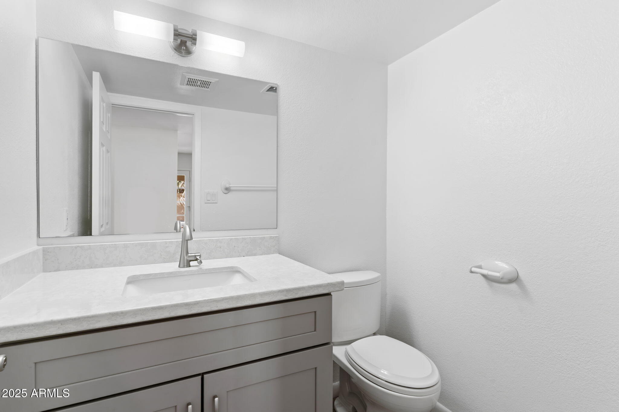 2619 S Los Altos