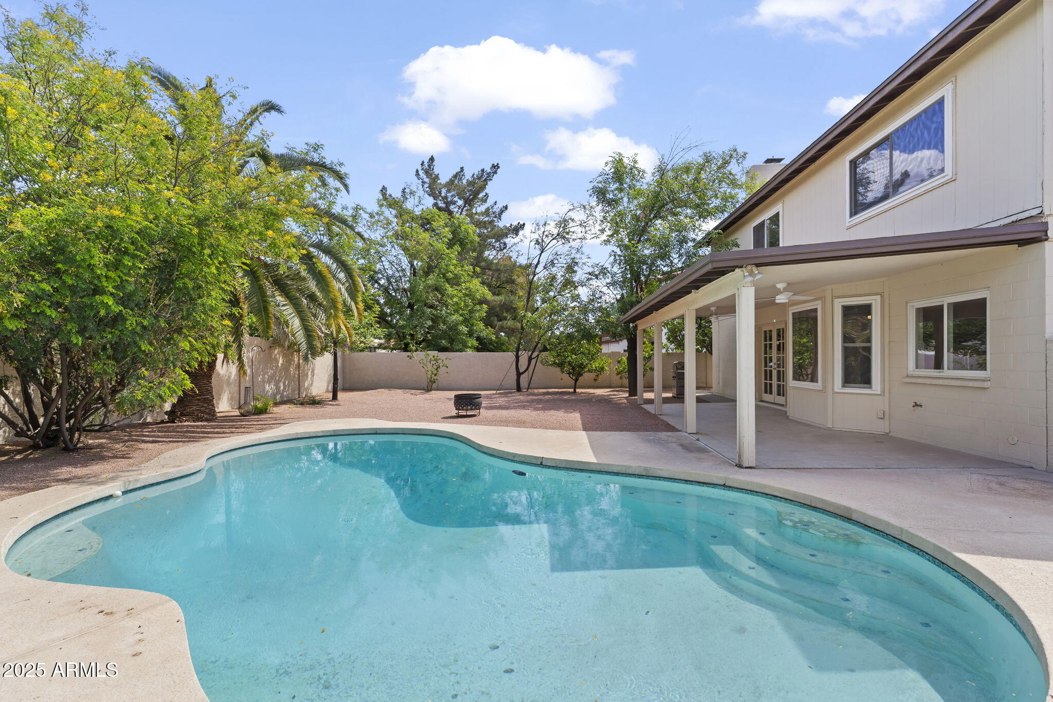 2619 S Los Altos