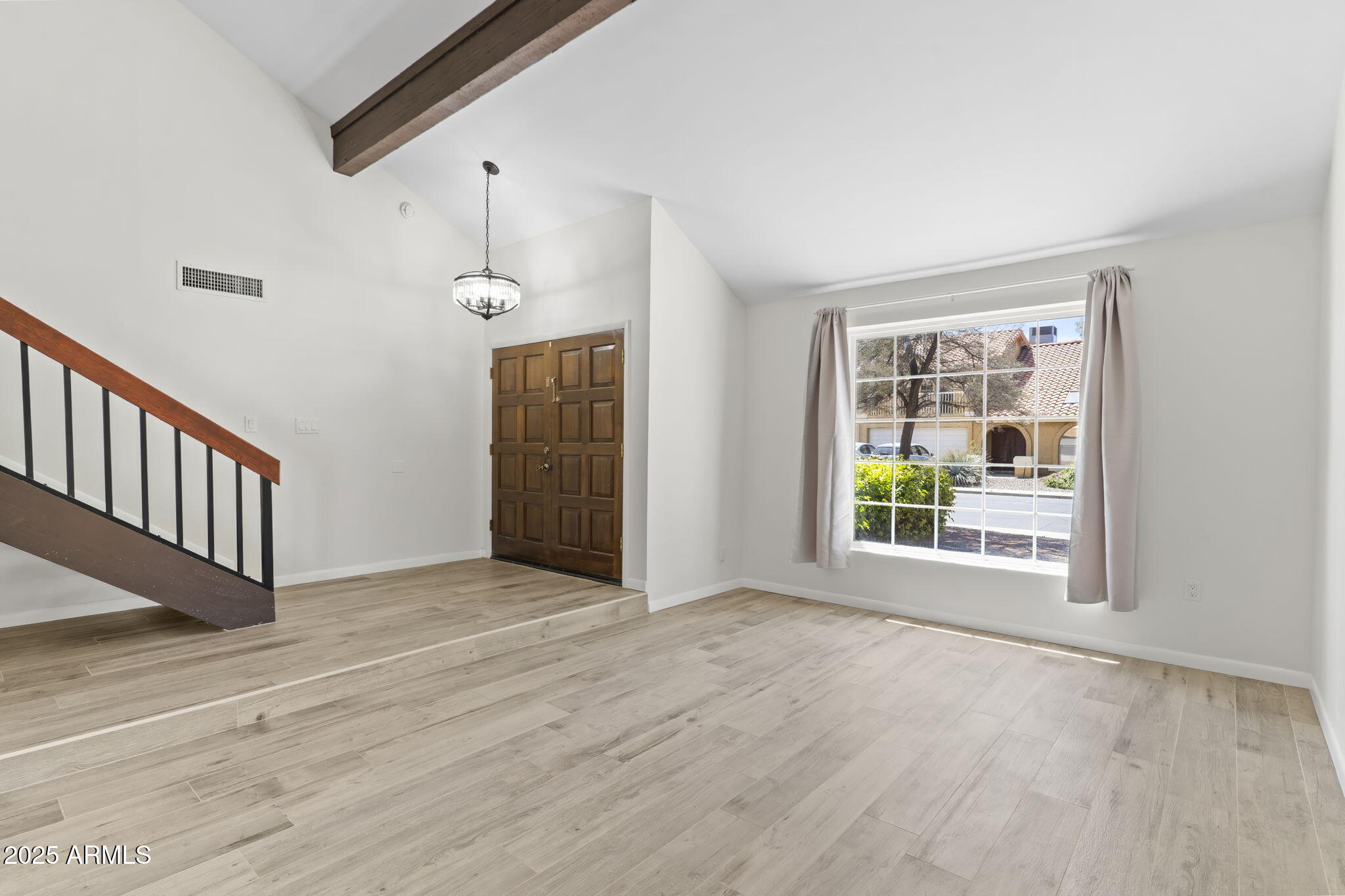 2619 S Los Altos