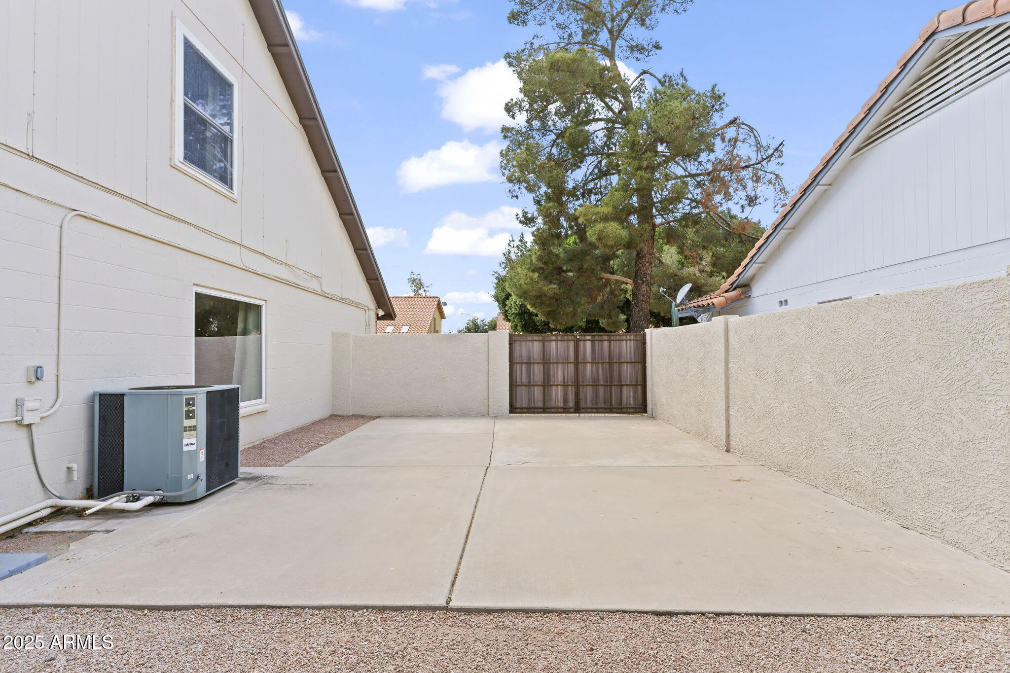 2619 S Los Altos