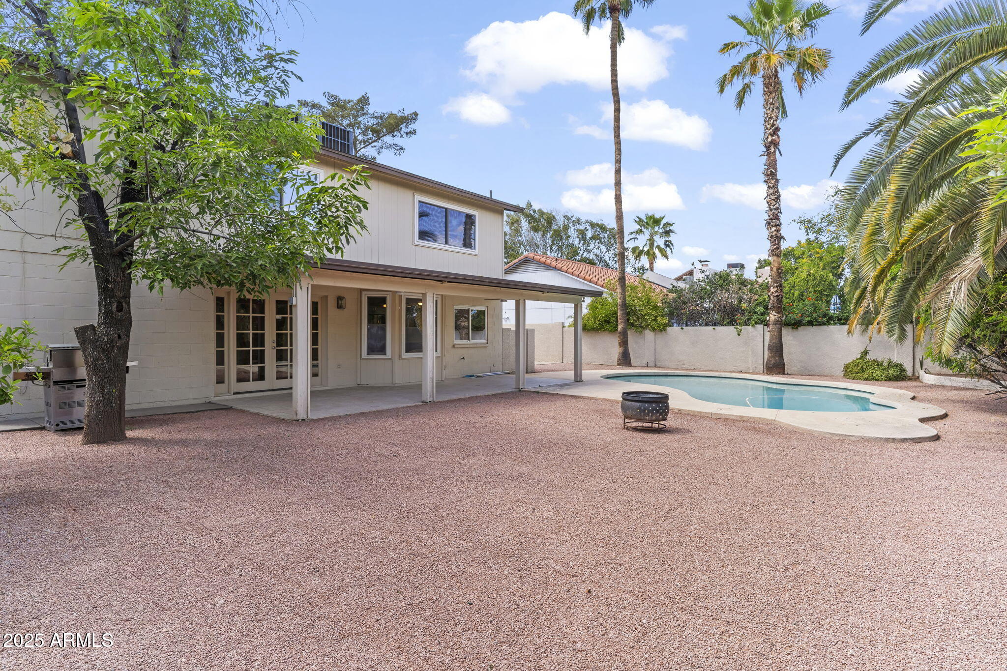 2619 S Los Altos