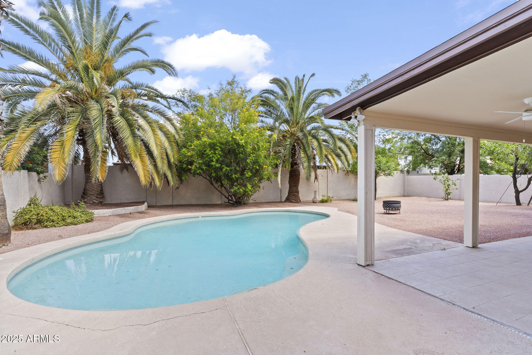 2619 S Los Altos