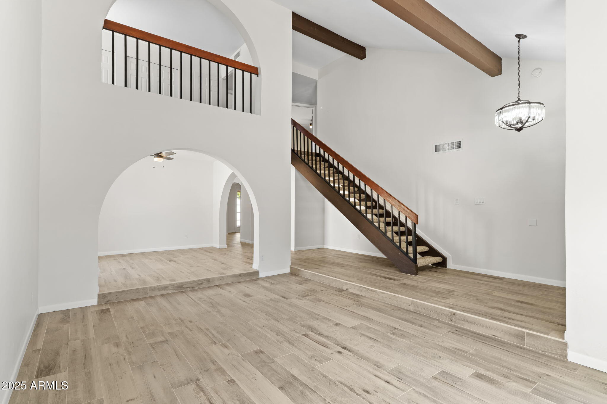 2619 S Los Altos