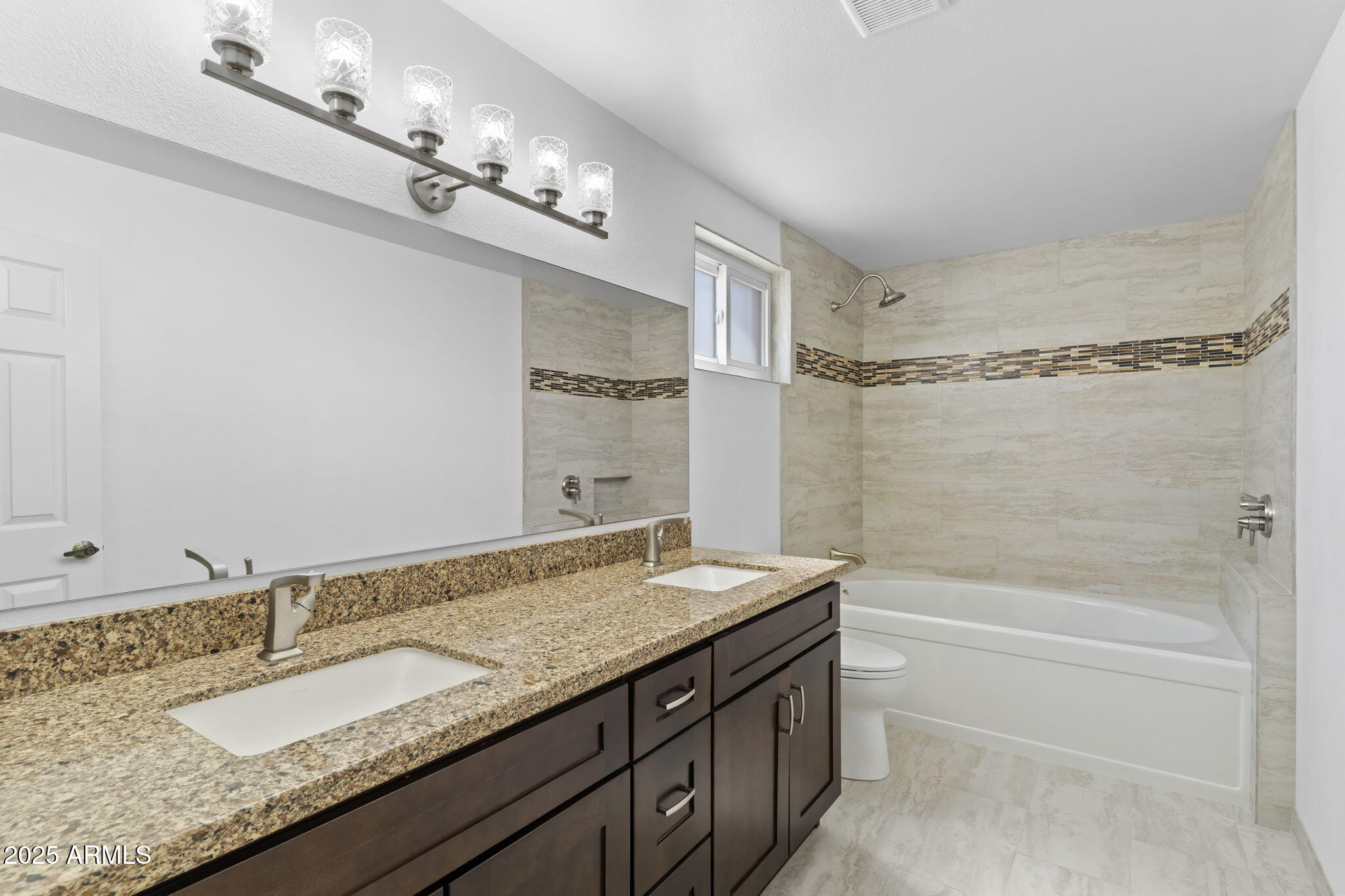 2619 S Los Altos