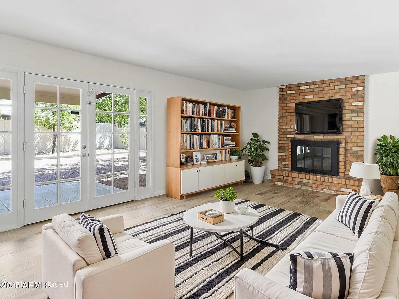 2619 S Los Altos