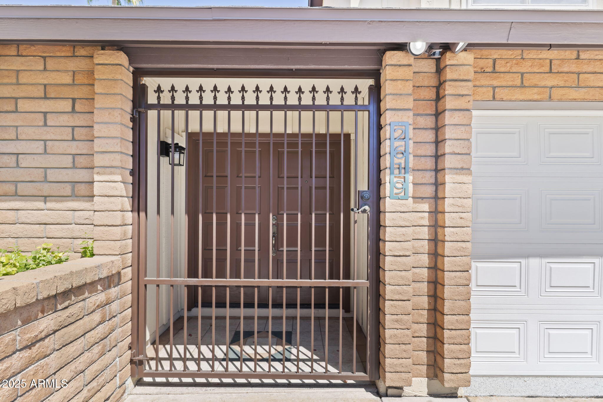 2619 S Los Altos