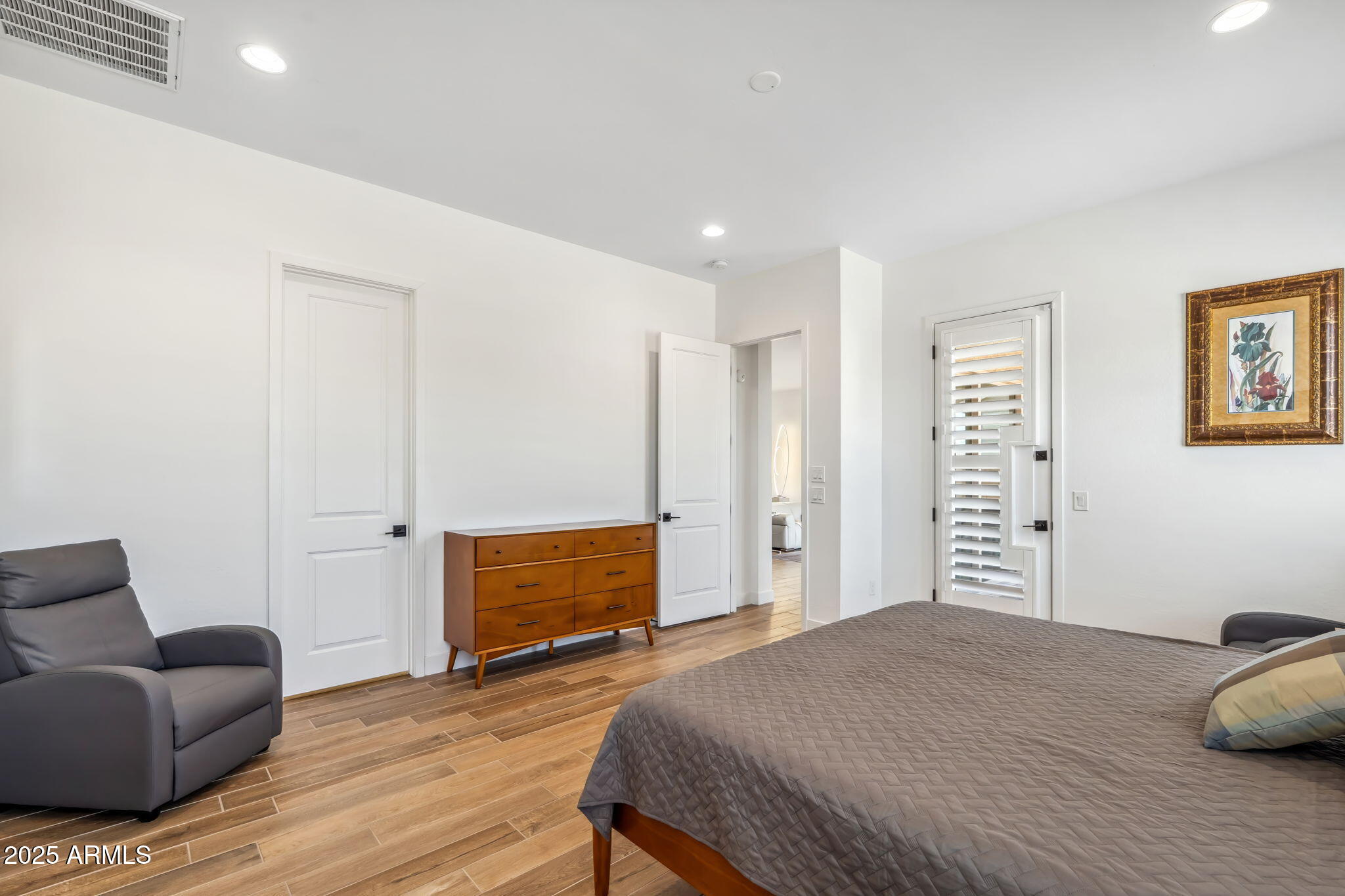 3366 E CONSTANCE Way