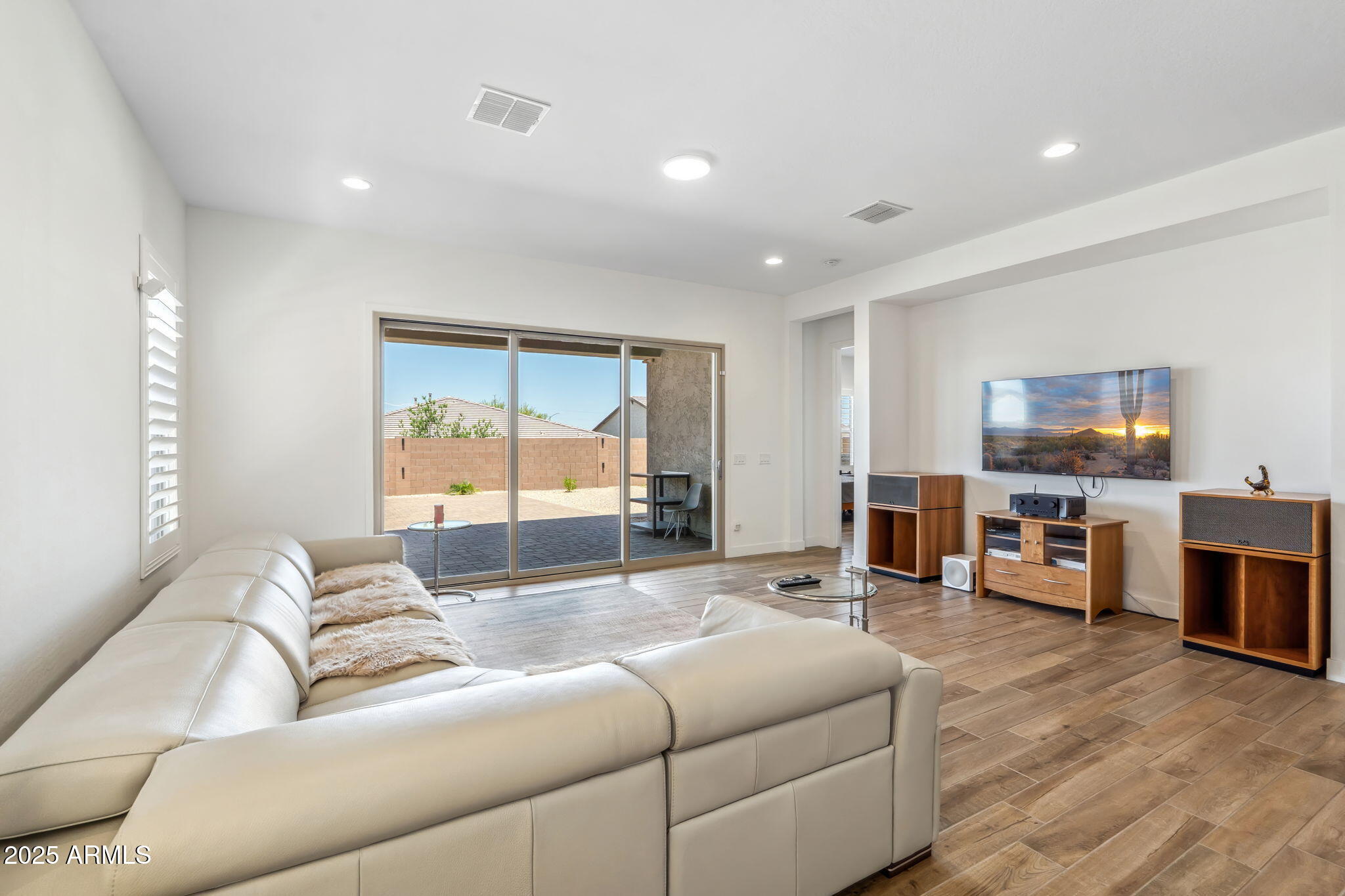 3366 E CONSTANCE Way
