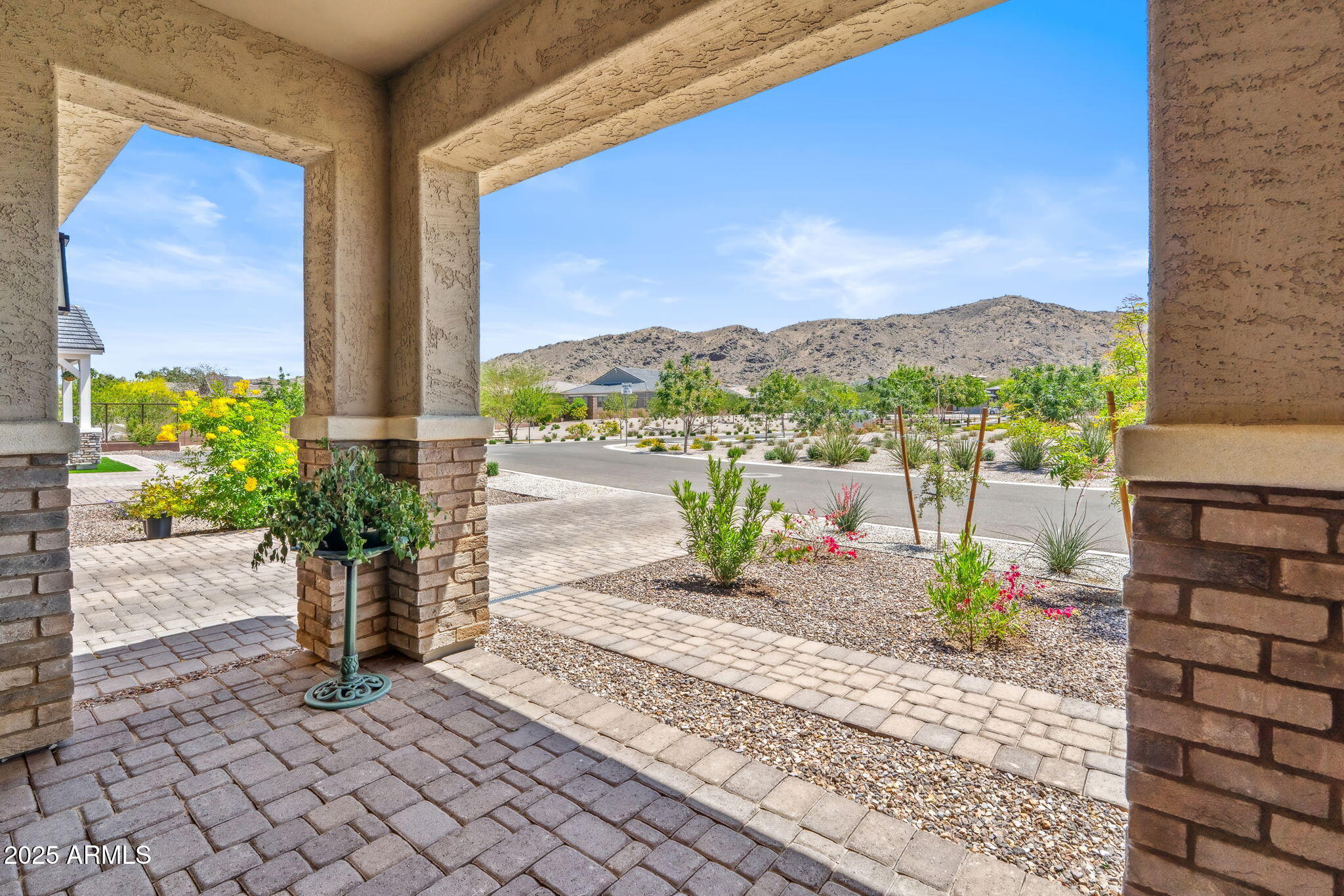 3366 E CONSTANCE Way
