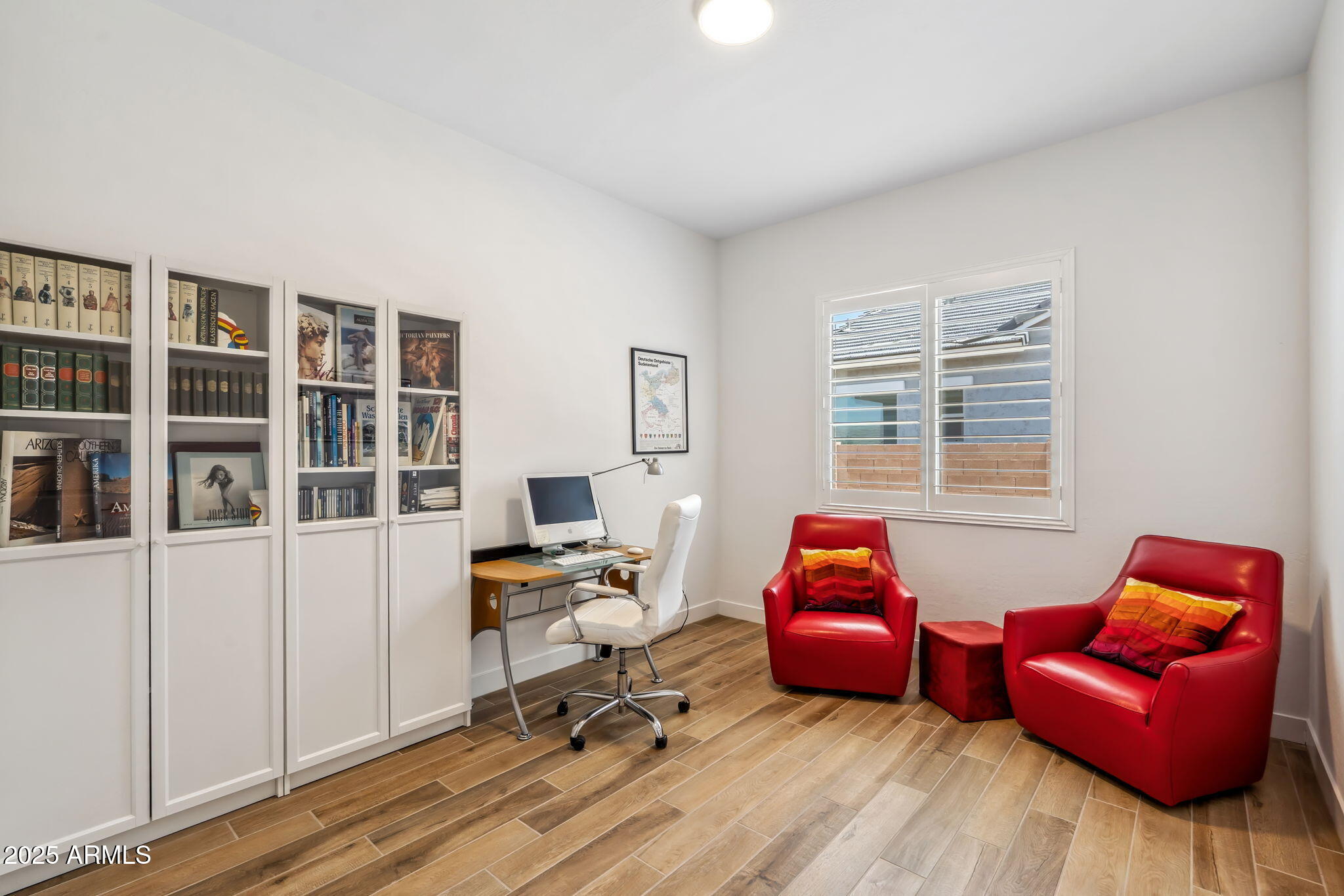 3366 E CONSTANCE Way