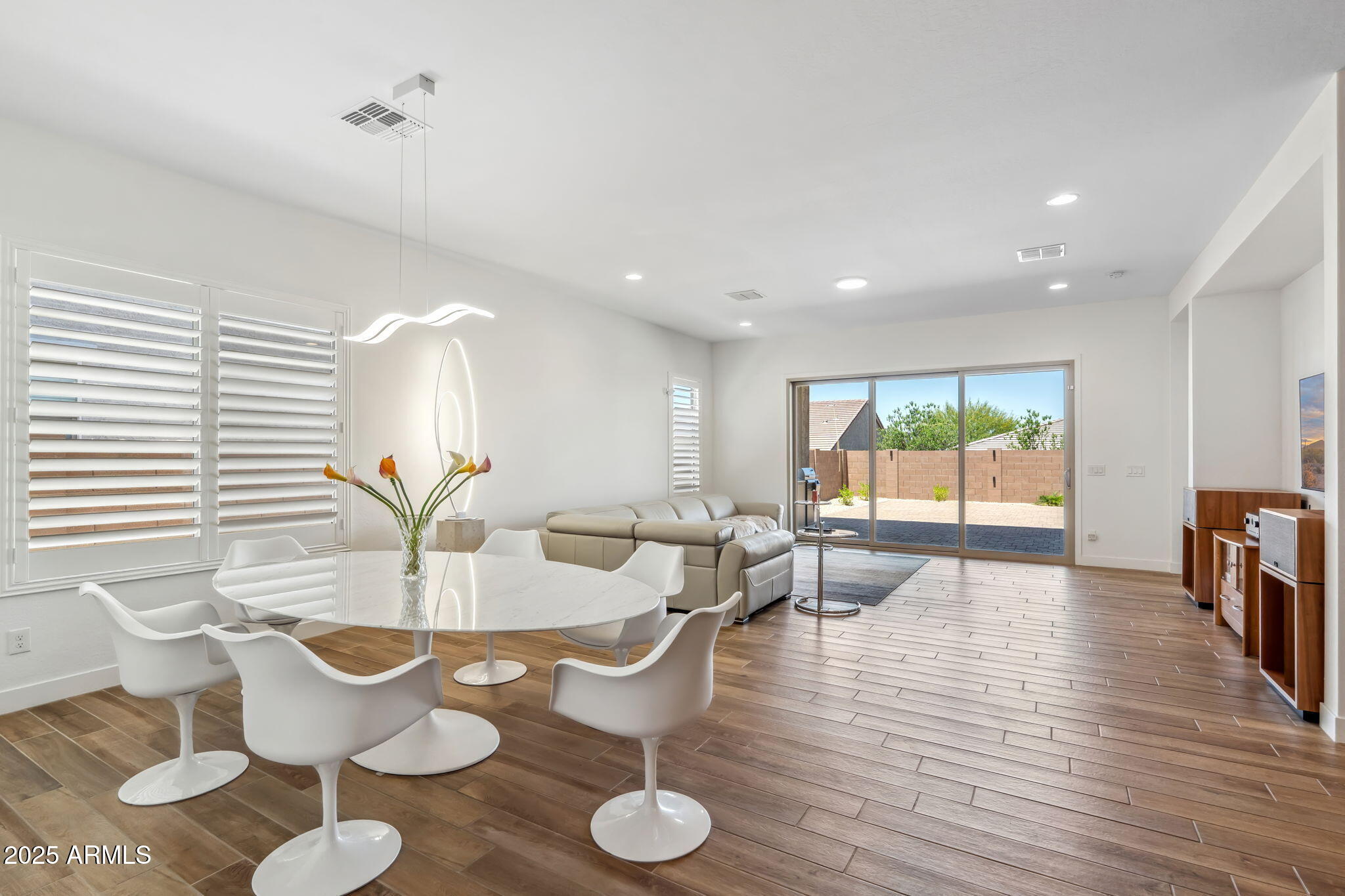 3366 E CONSTANCE Way