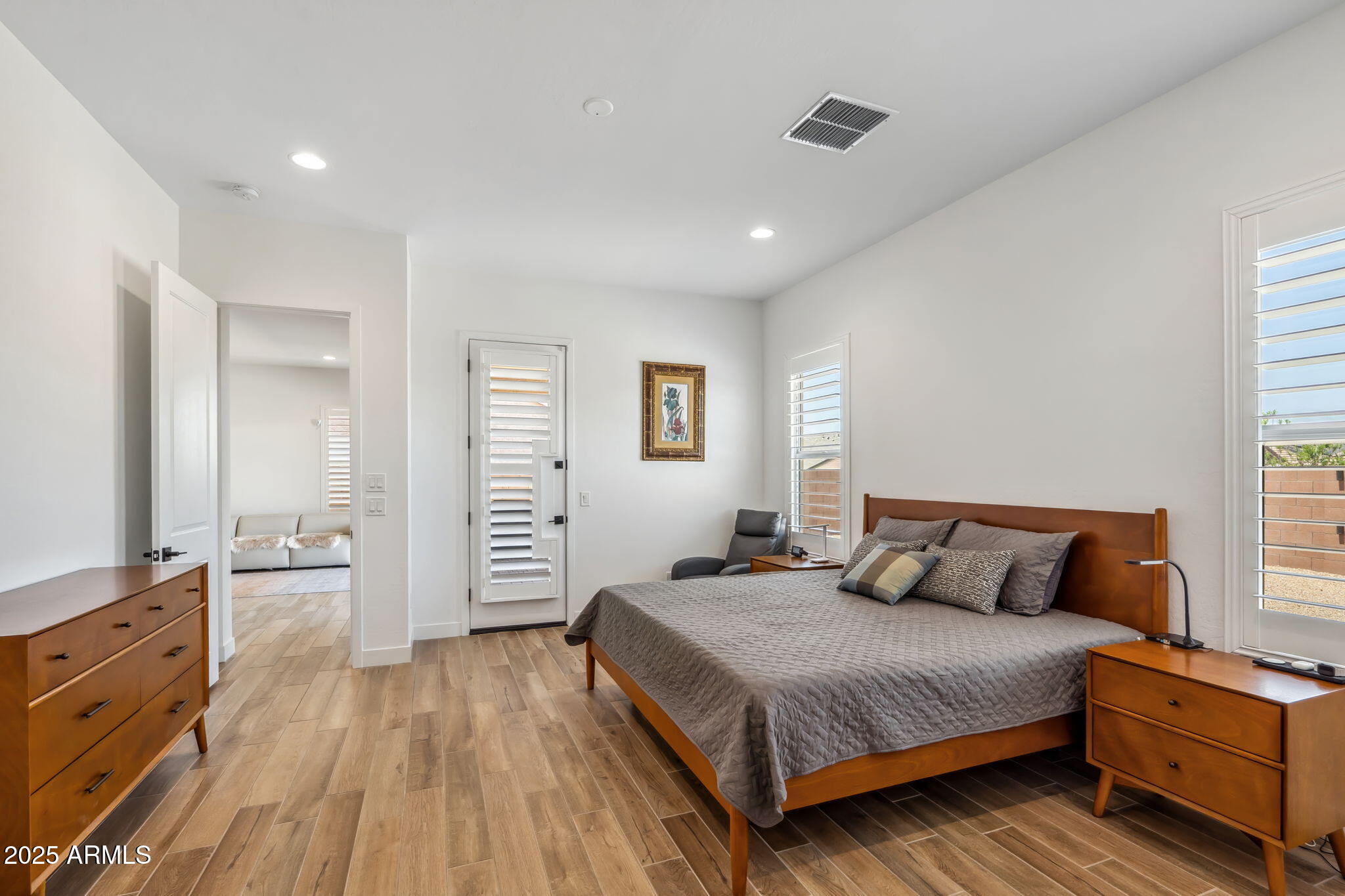 3366 E CONSTANCE Way