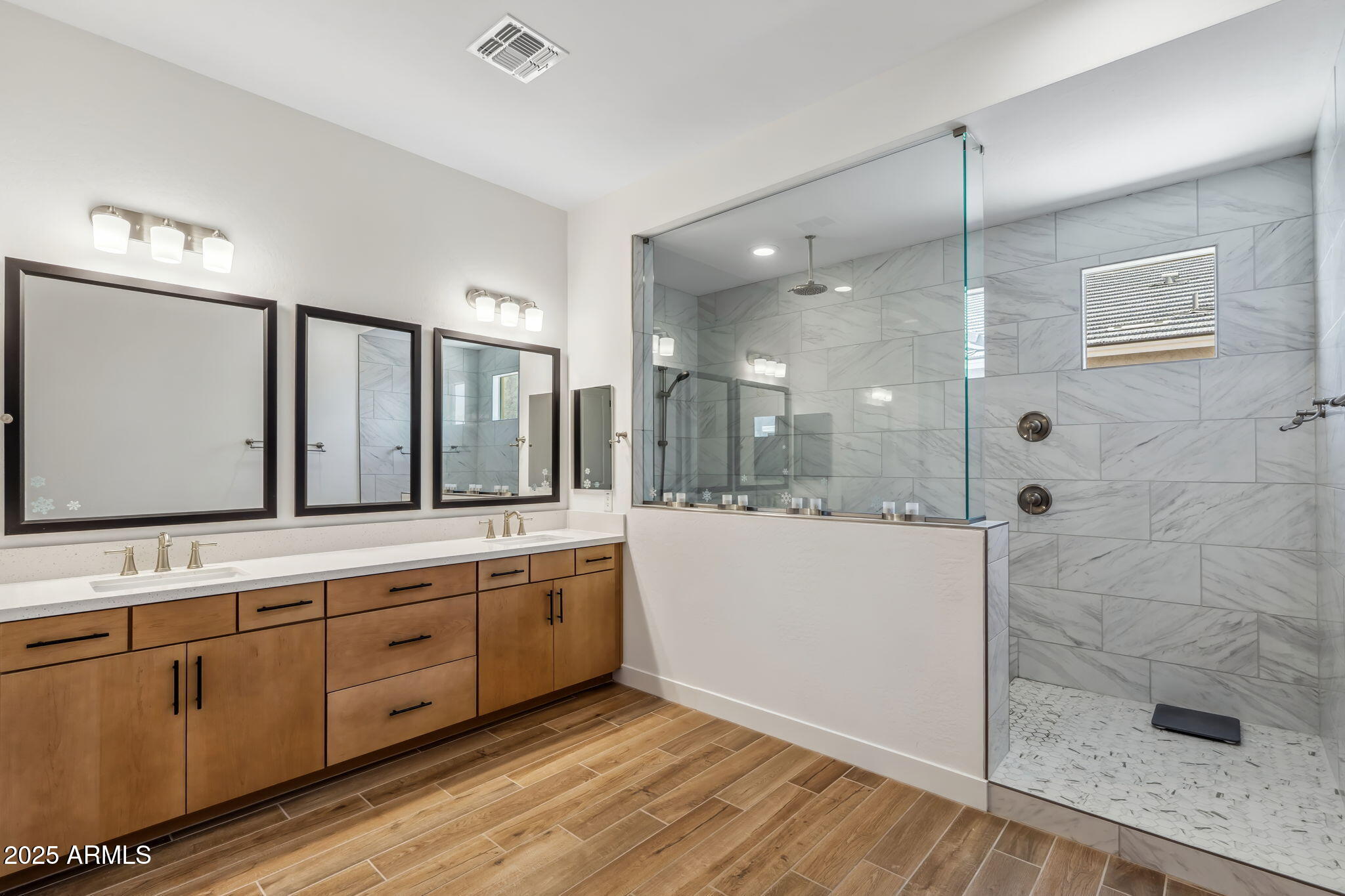3366 E CONSTANCE Way