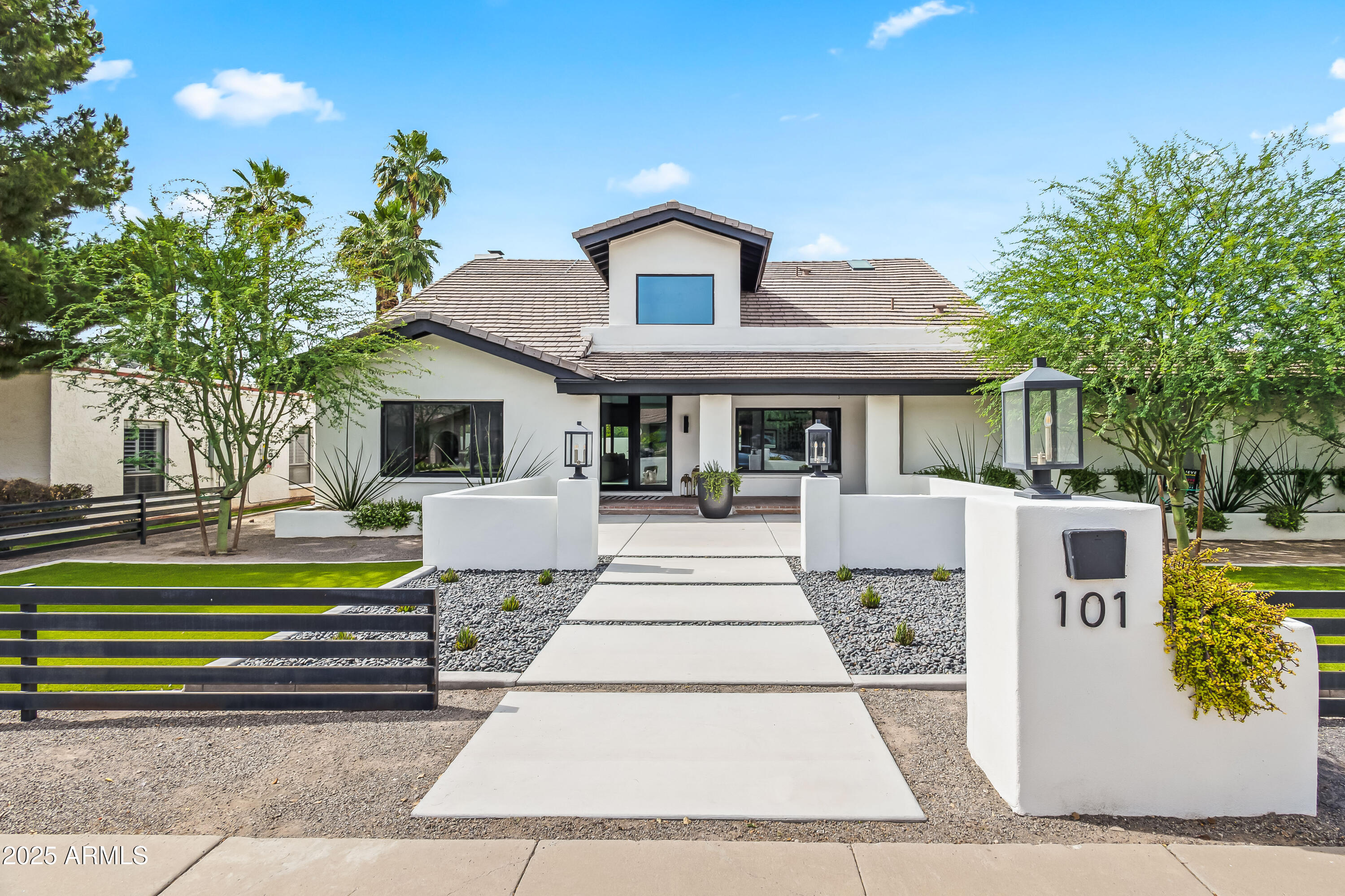 101 E LINGER Lane