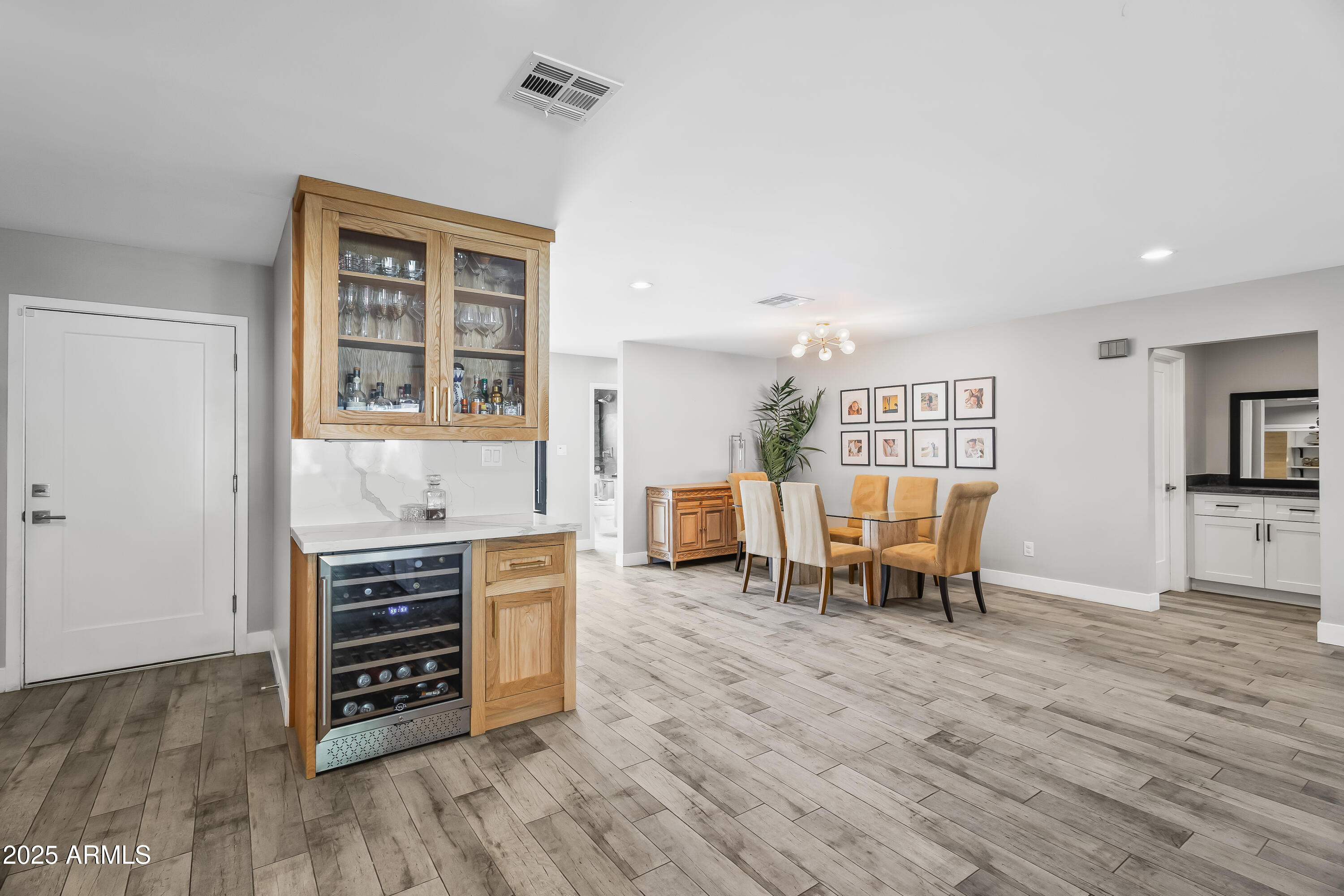6721 N 14TH Place