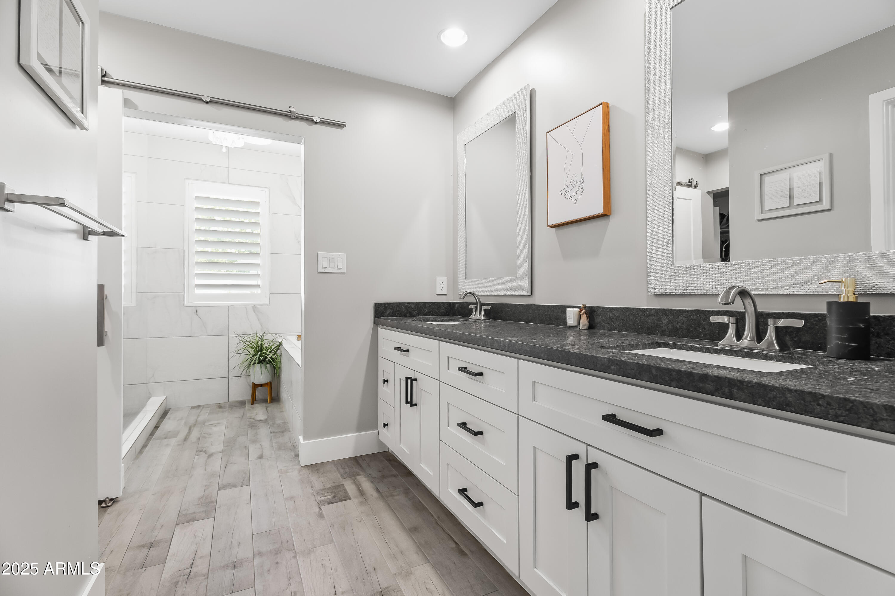 6721 N 14TH Place