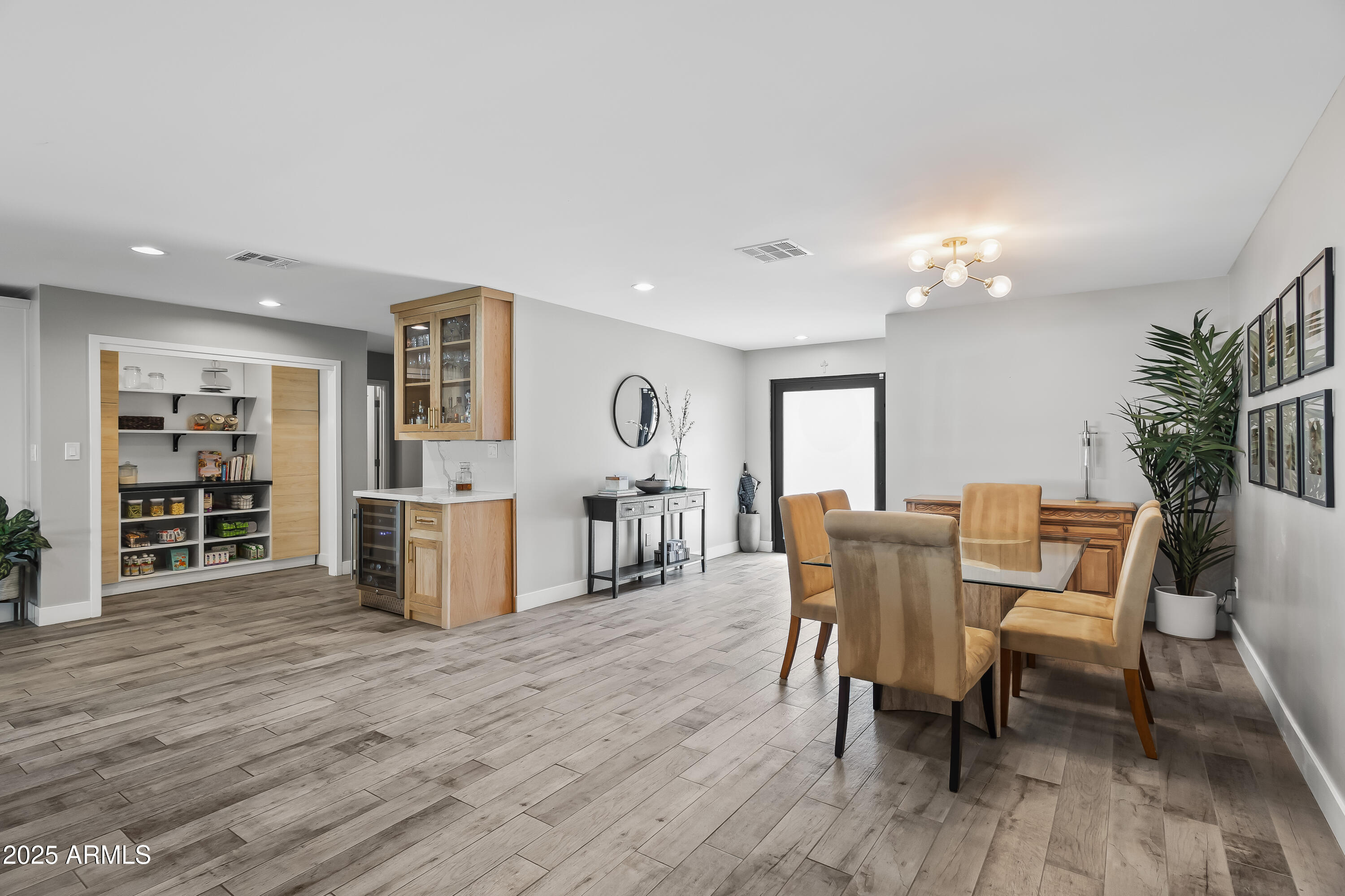 6721 N 14TH Place