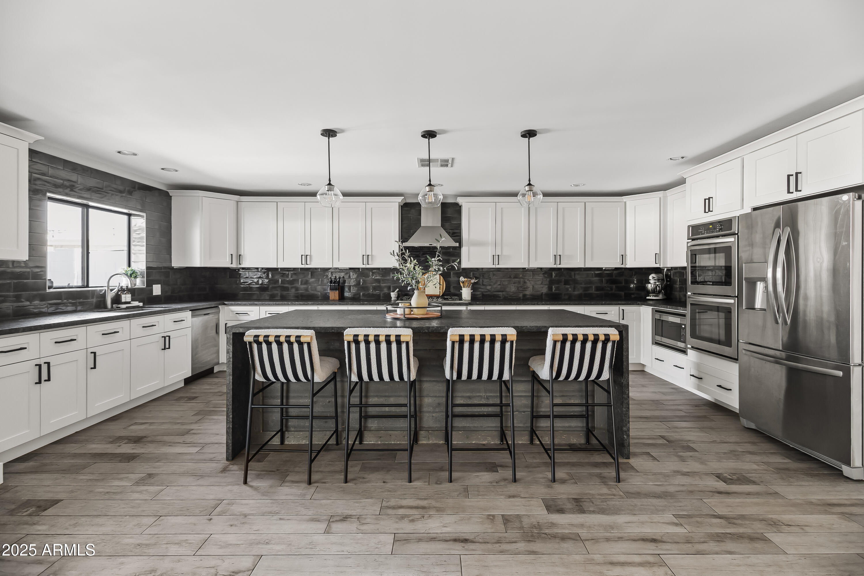 6721 N 14TH Place