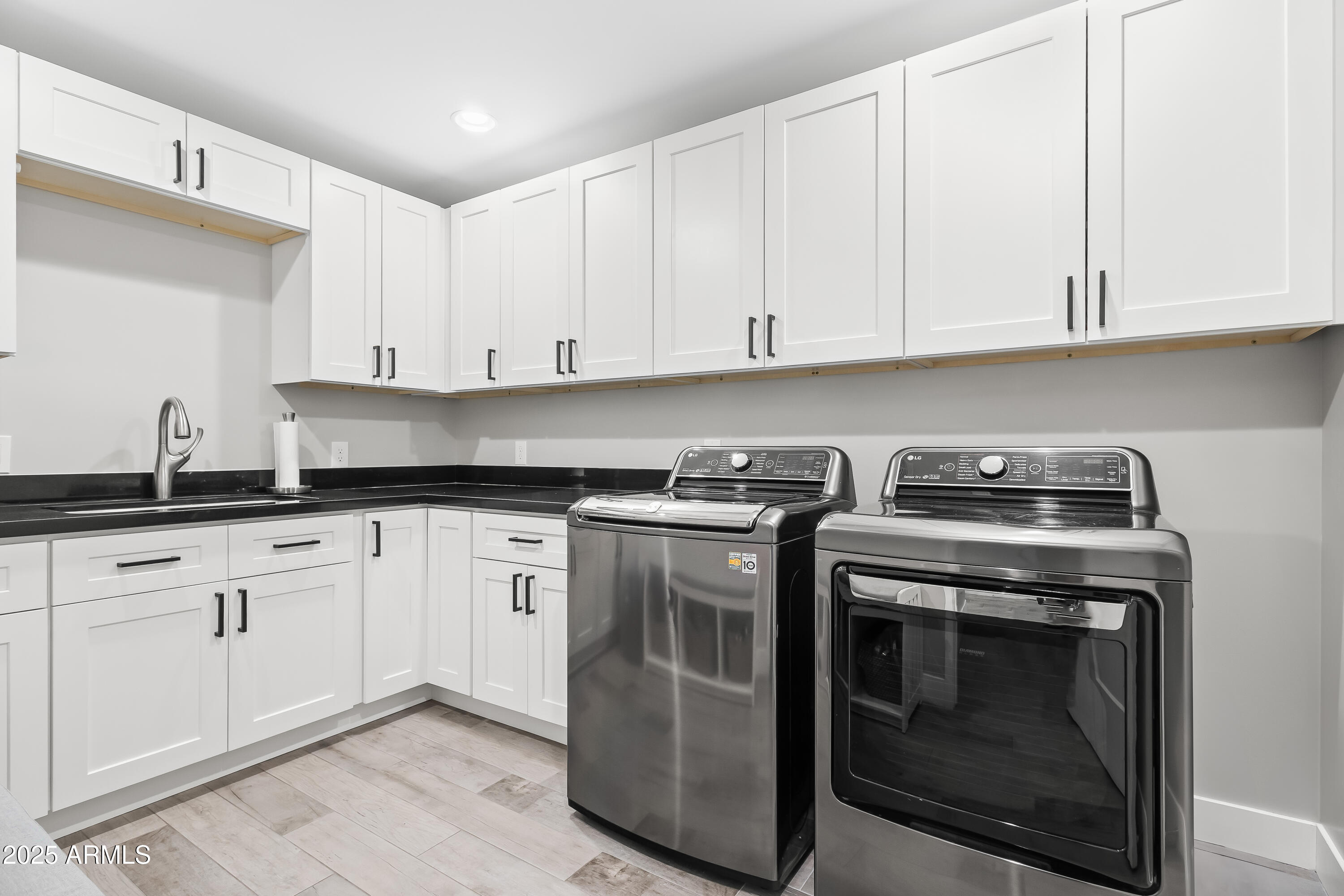 6721 N 14TH Place