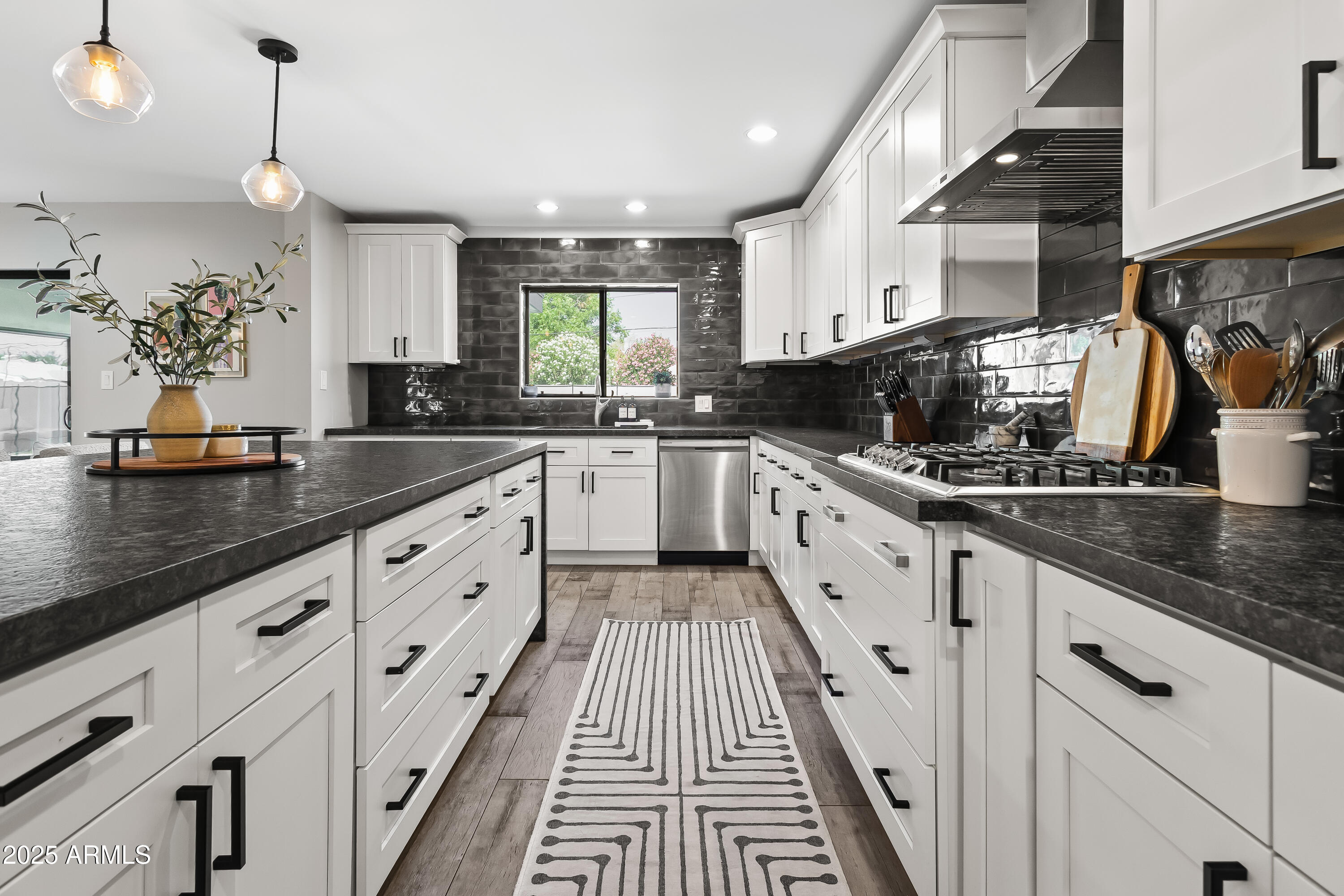 6721 N 14TH Place