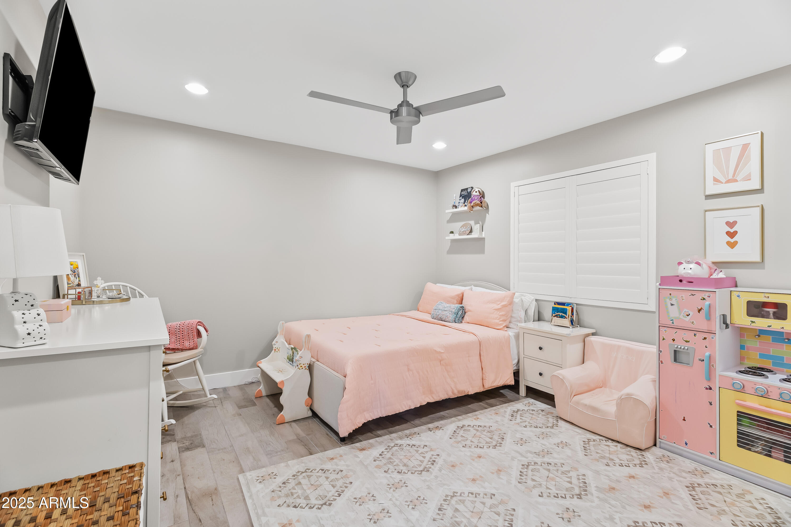 6721 N 14TH Place
