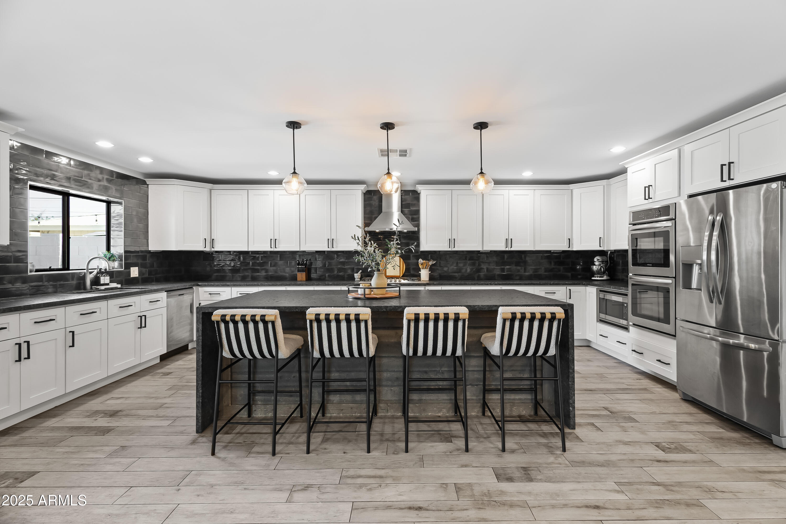 6721 N 14TH Place