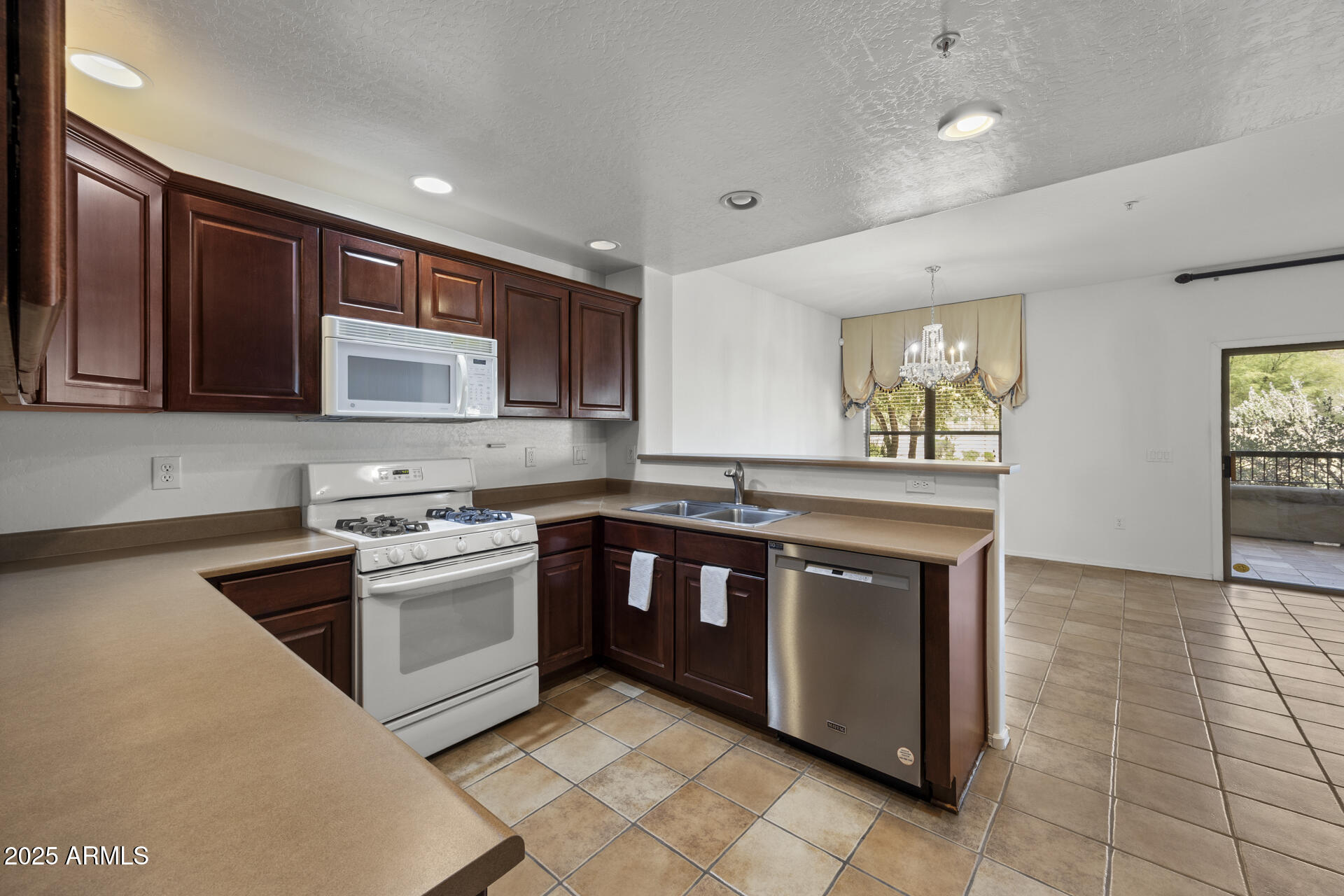 19700 N 76TH Street, 1103