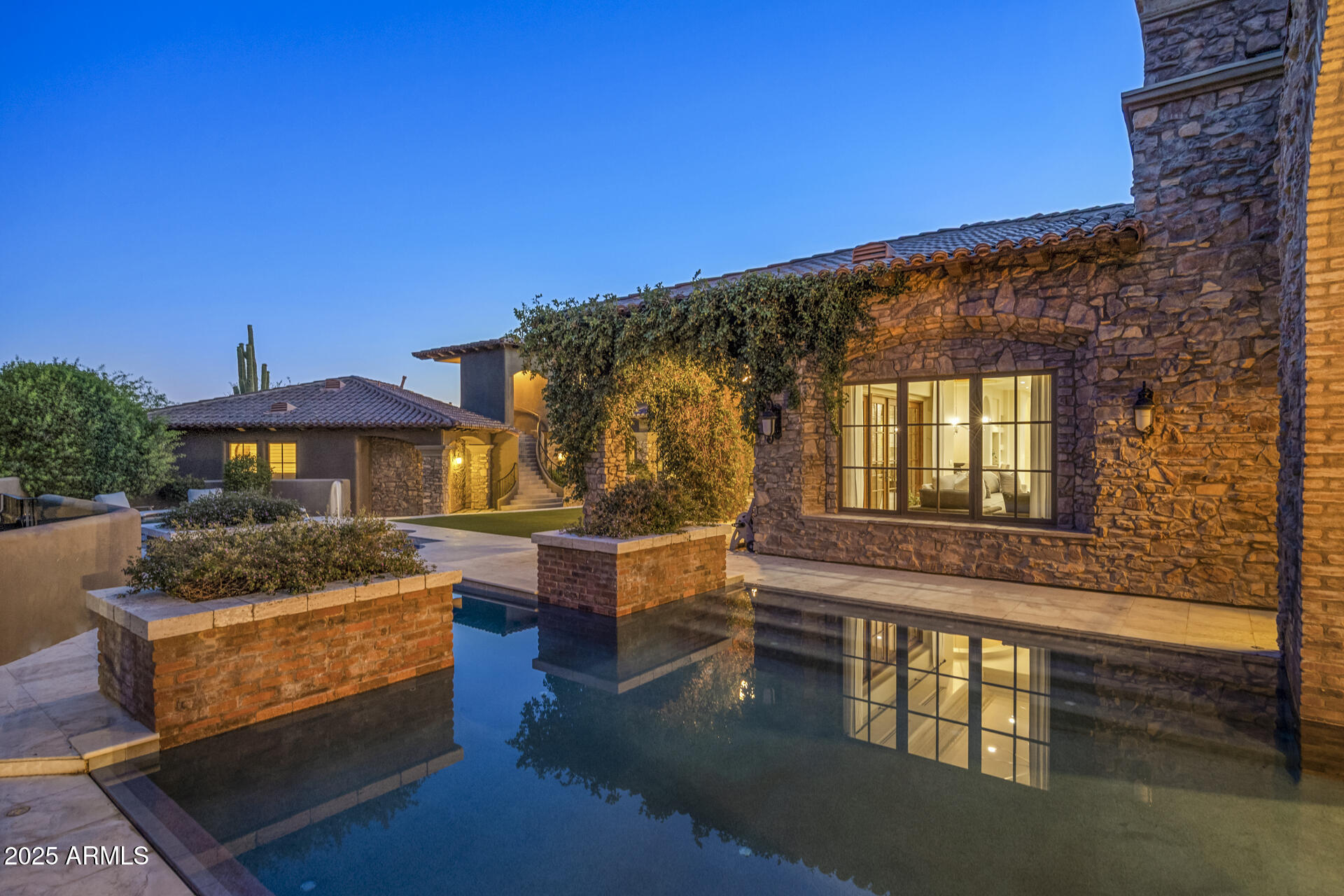 9290 E THOMPSON PEAK Parkway, 470