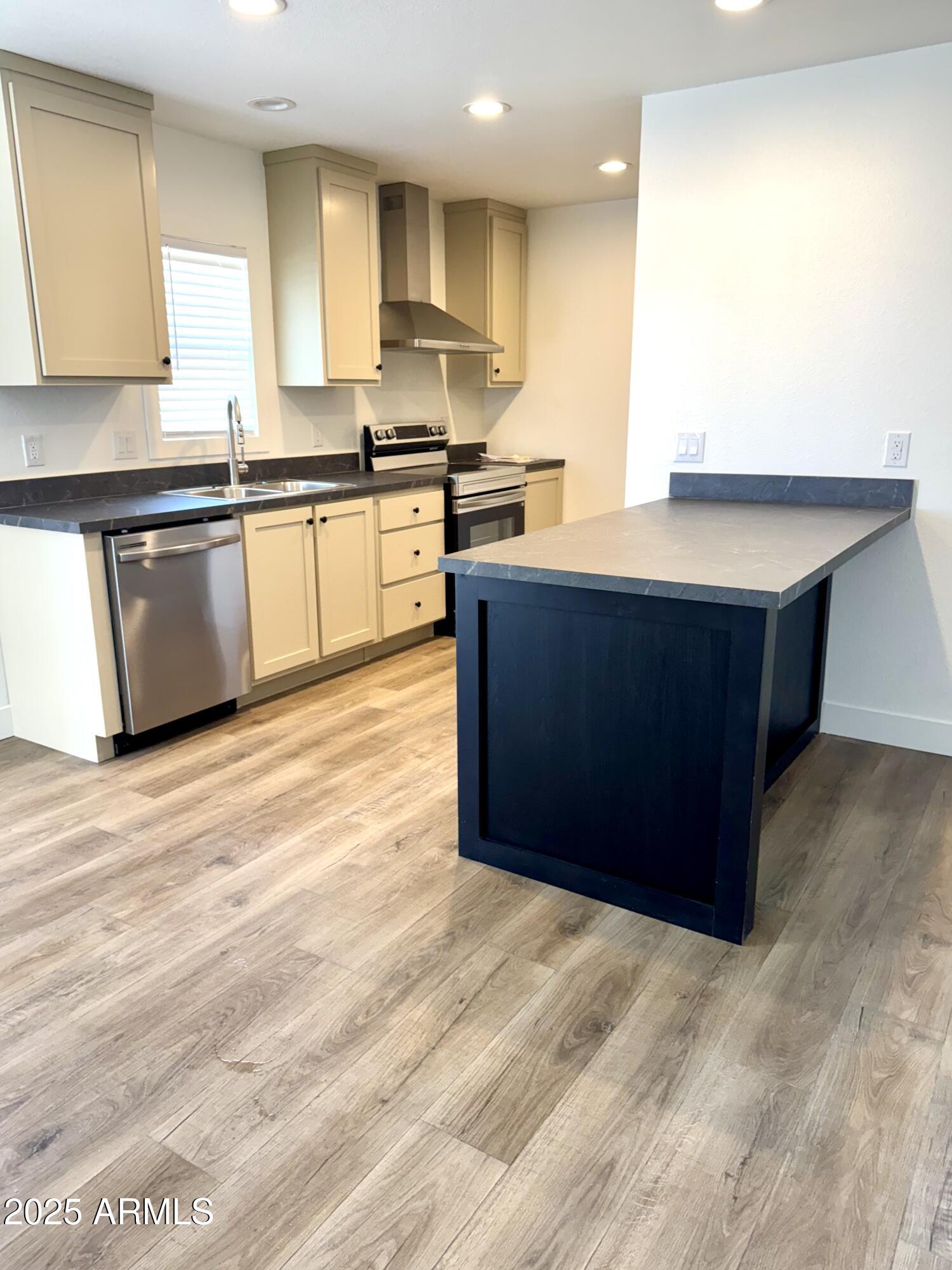 1550 W Southern Avenue, 20