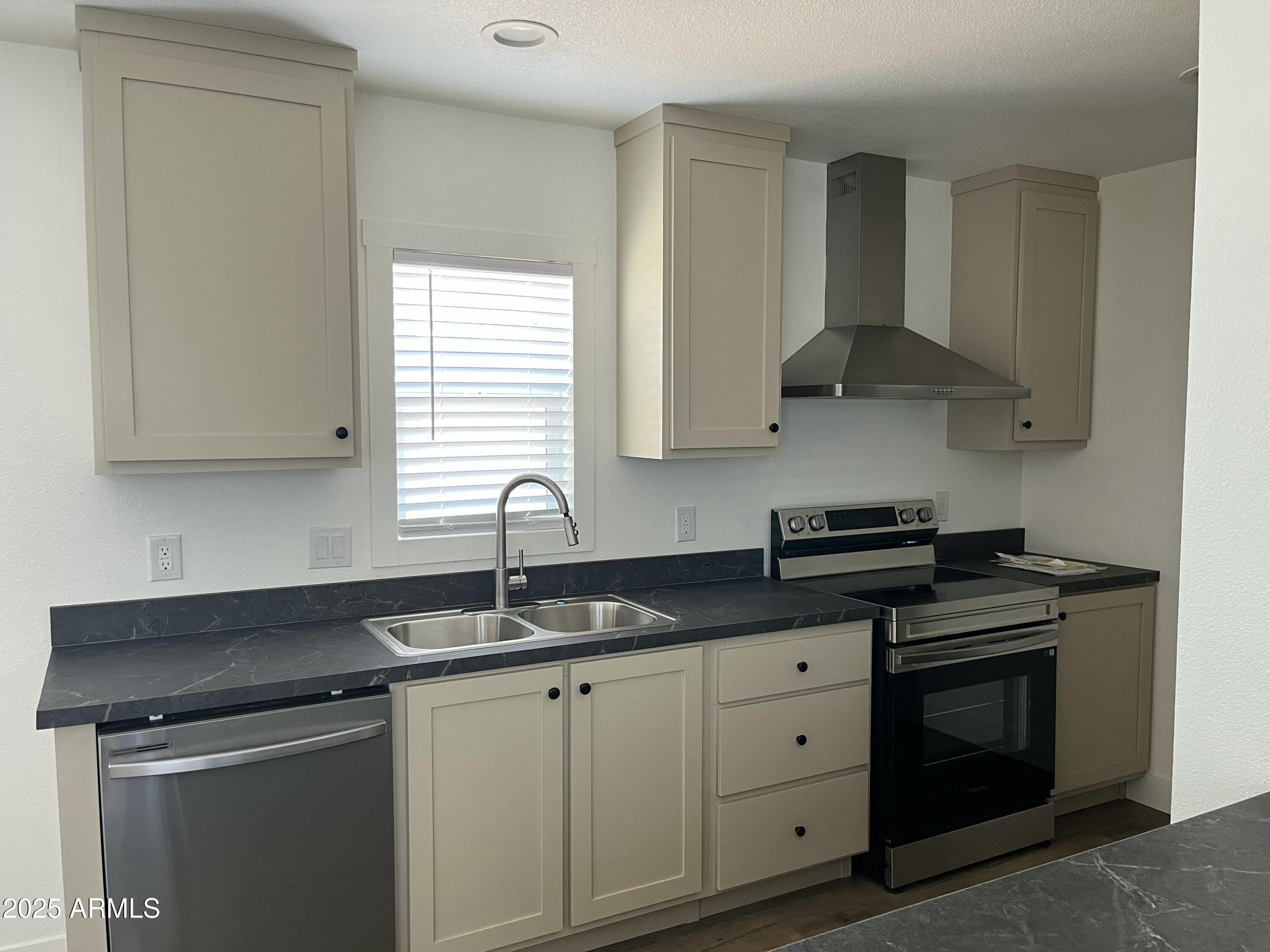 1550 W Southern Avenue, 20
