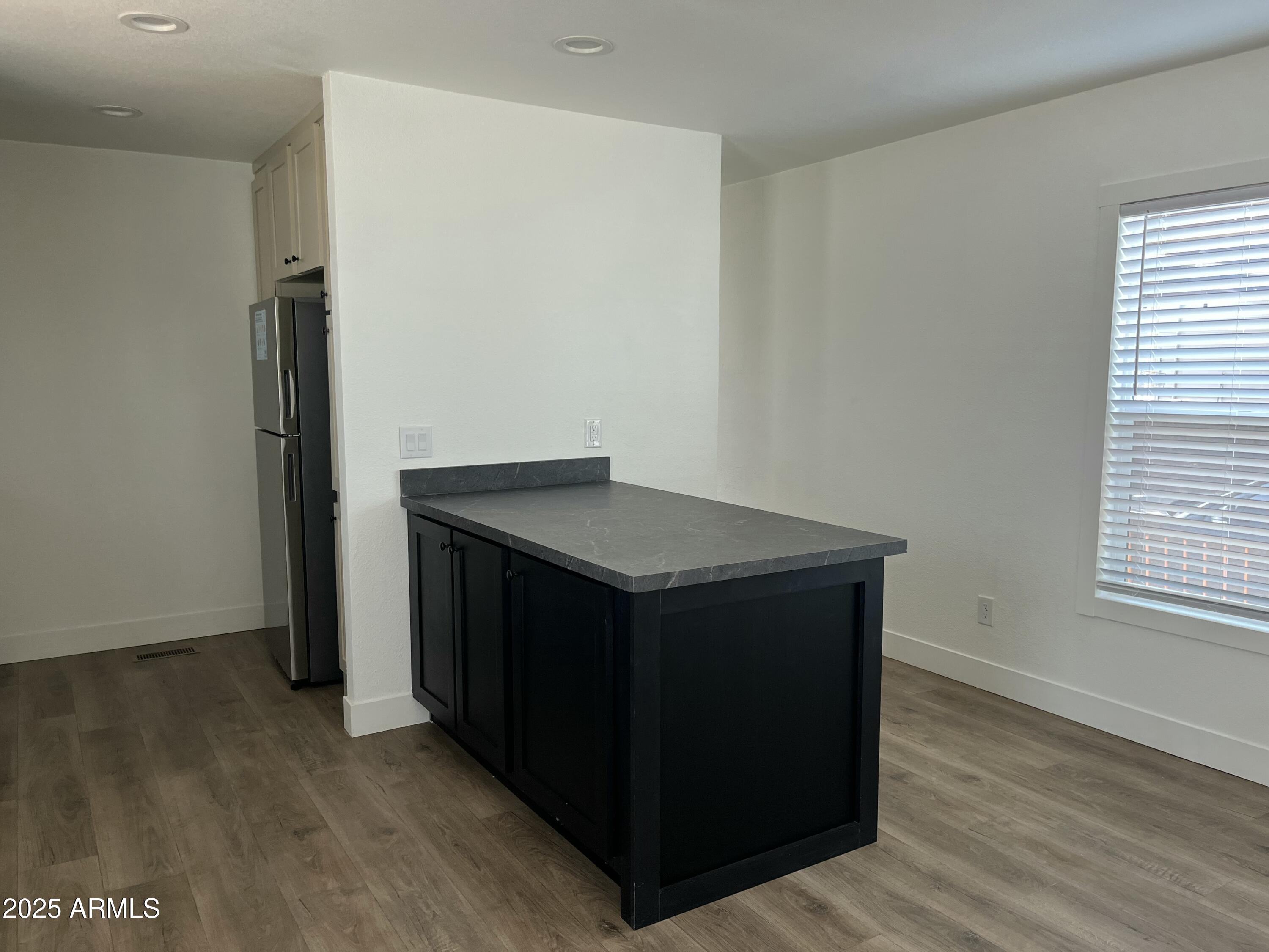 1550 W Southern Avenue, 20