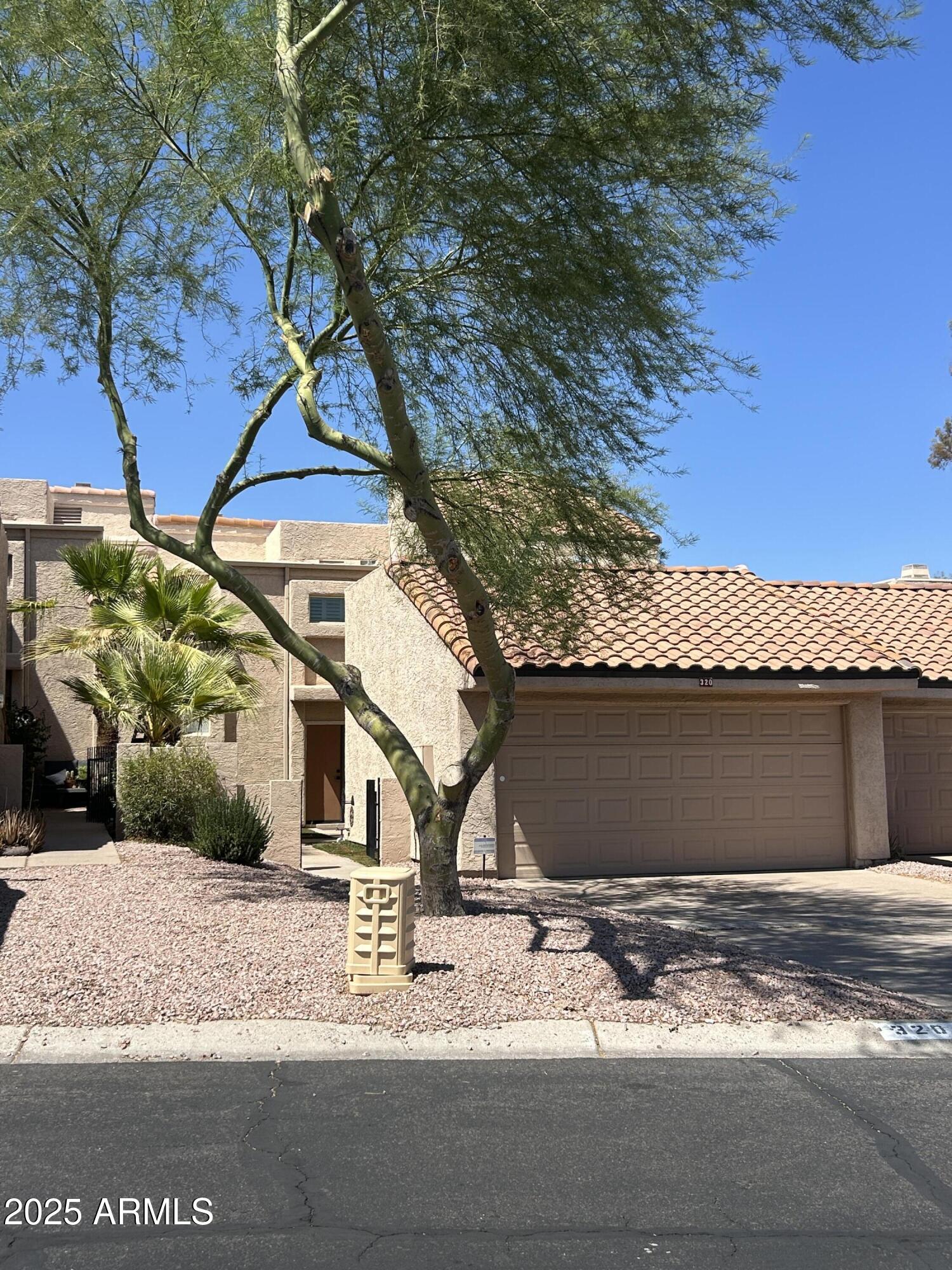 320 E LARKSPUR Lane