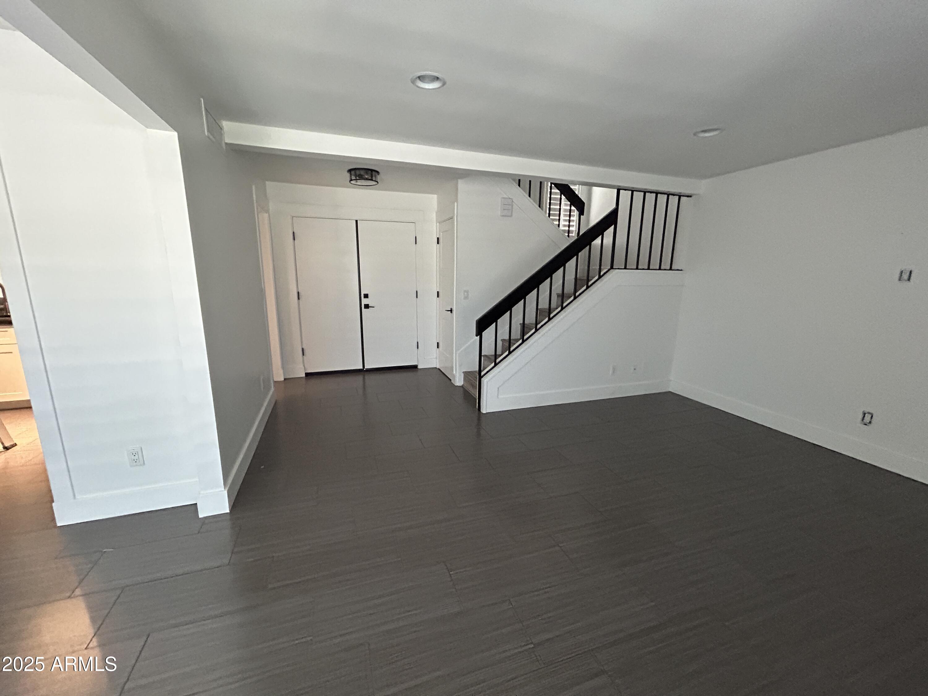 320 E LARKSPUR Lane