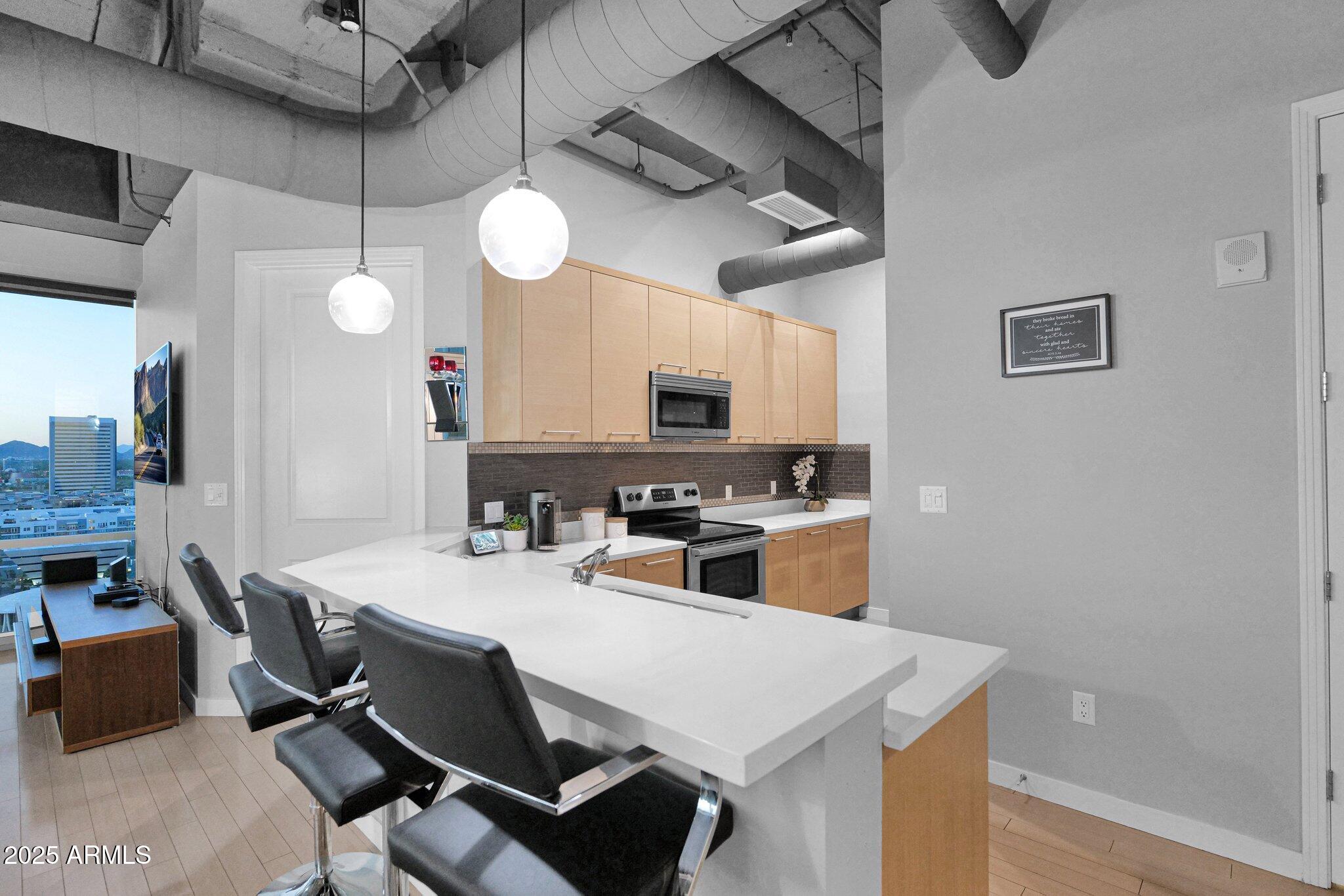 1 E LEXINGTON Avenue, 1309