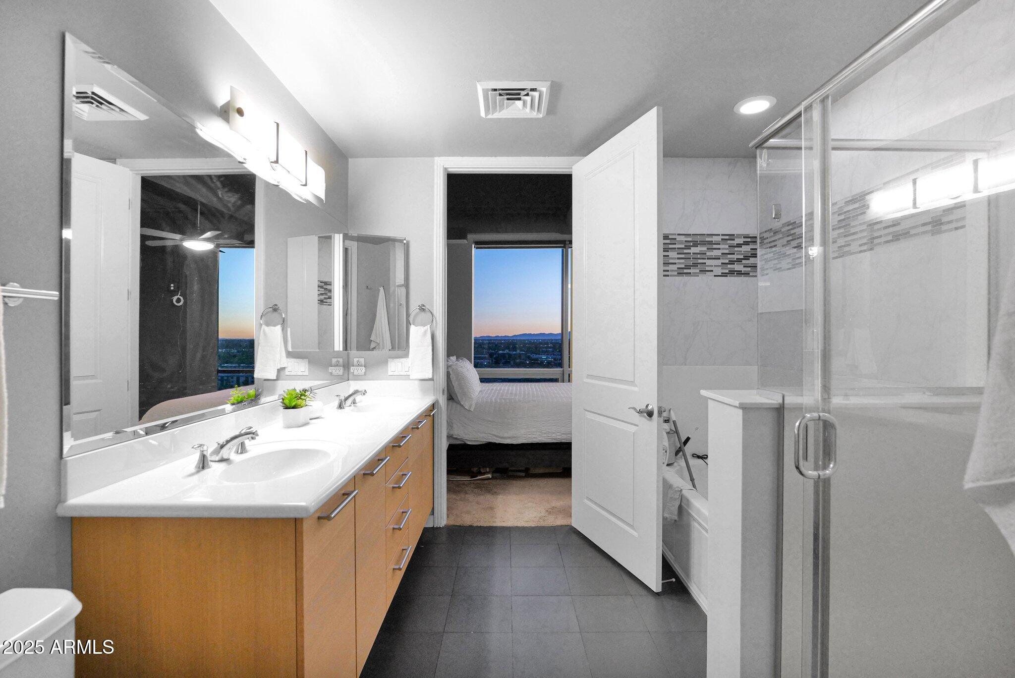1 E LEXINGTON Avenue, 1309