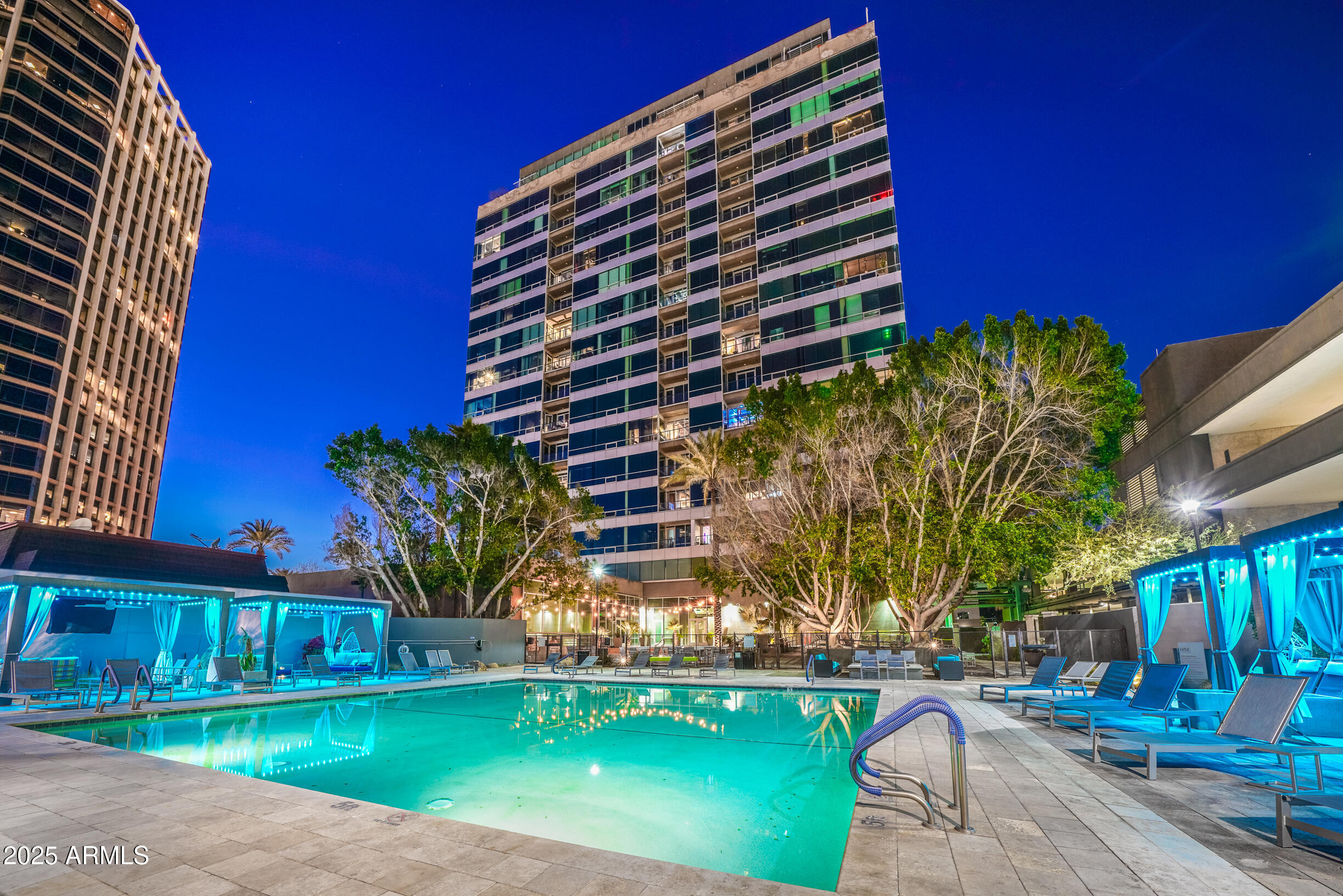 1 E LEXINGTON Avenue, 1309