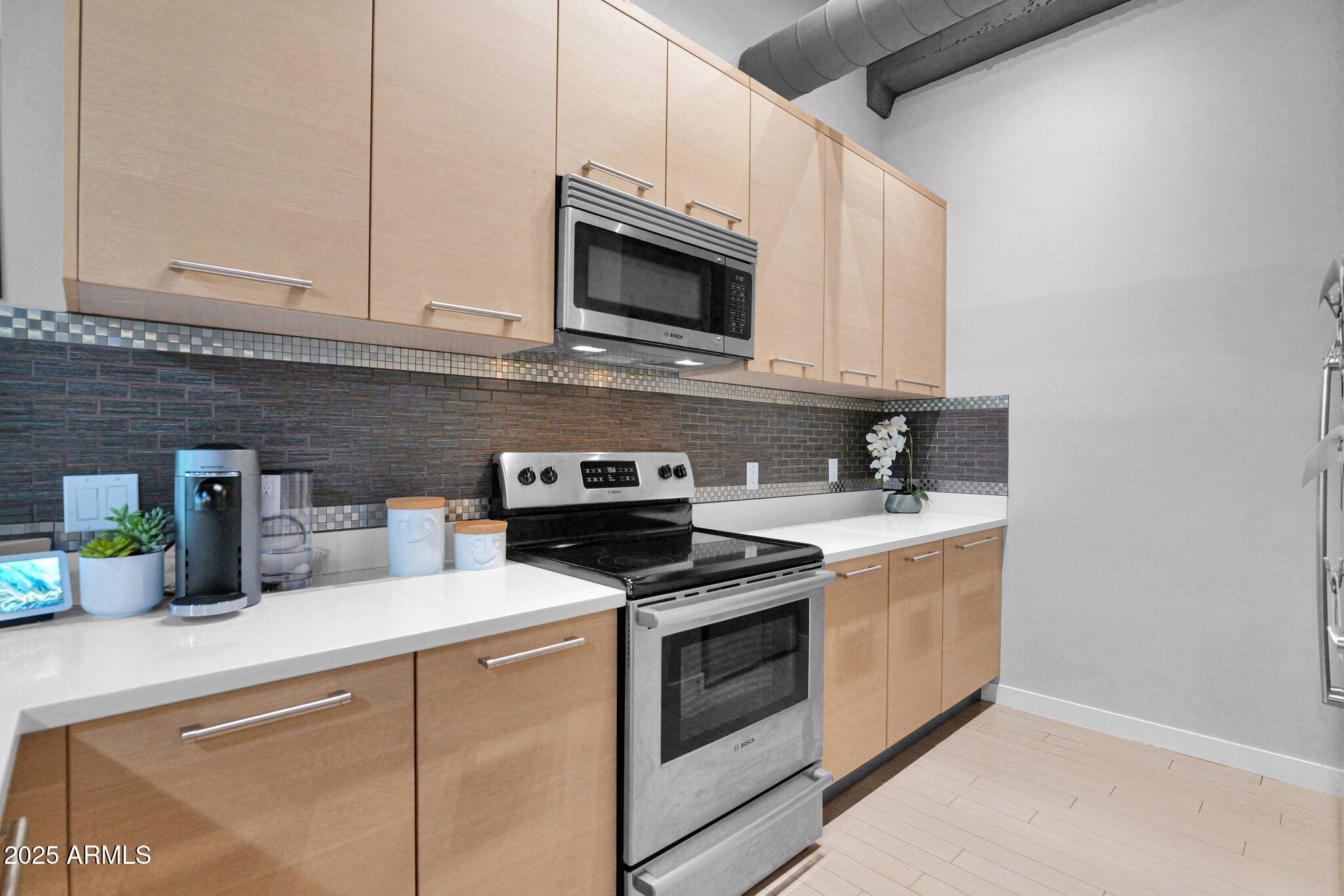 1 E LEXINGTON Avenue, 1309