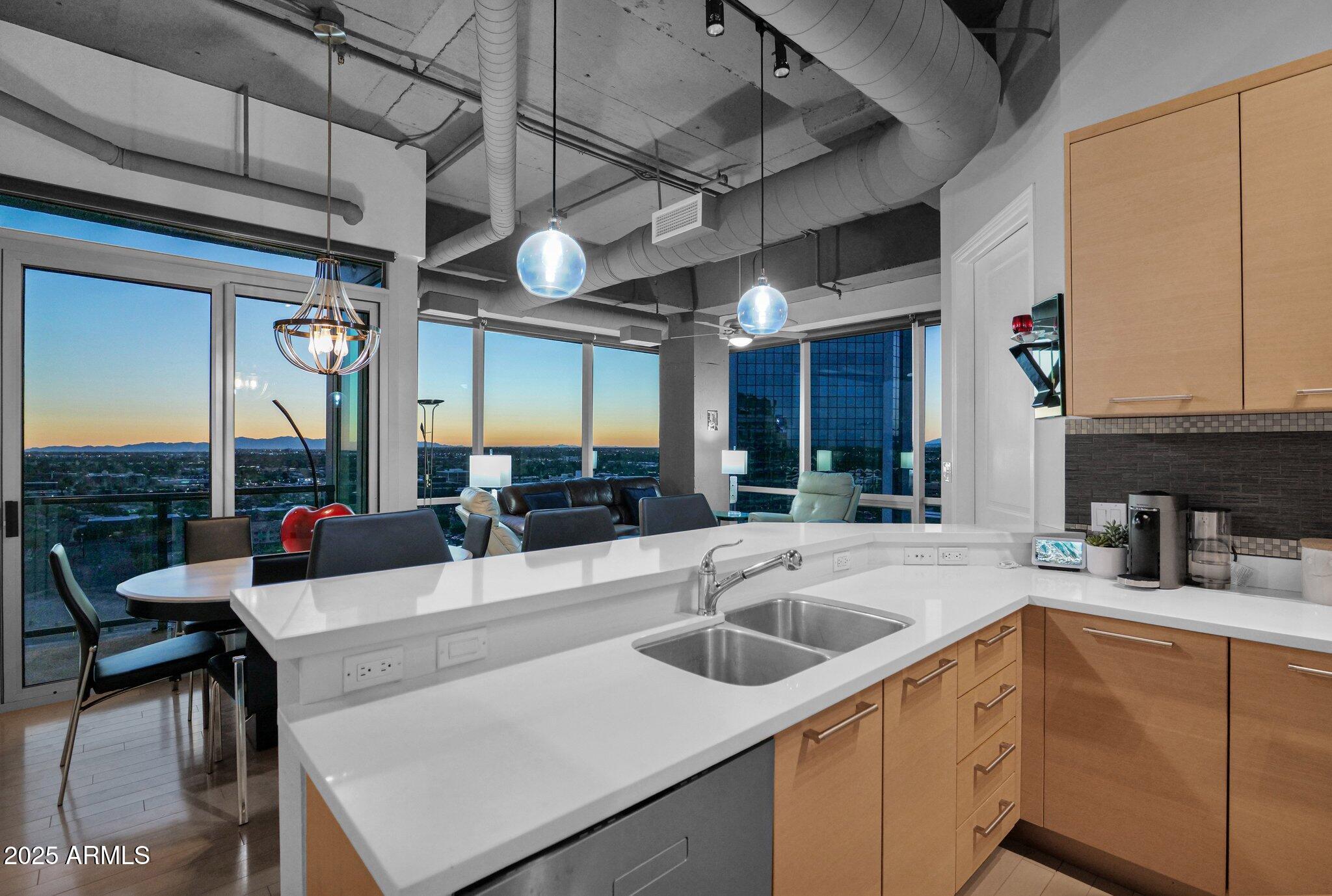 1 E LEXINGTON Avenue, 1309
