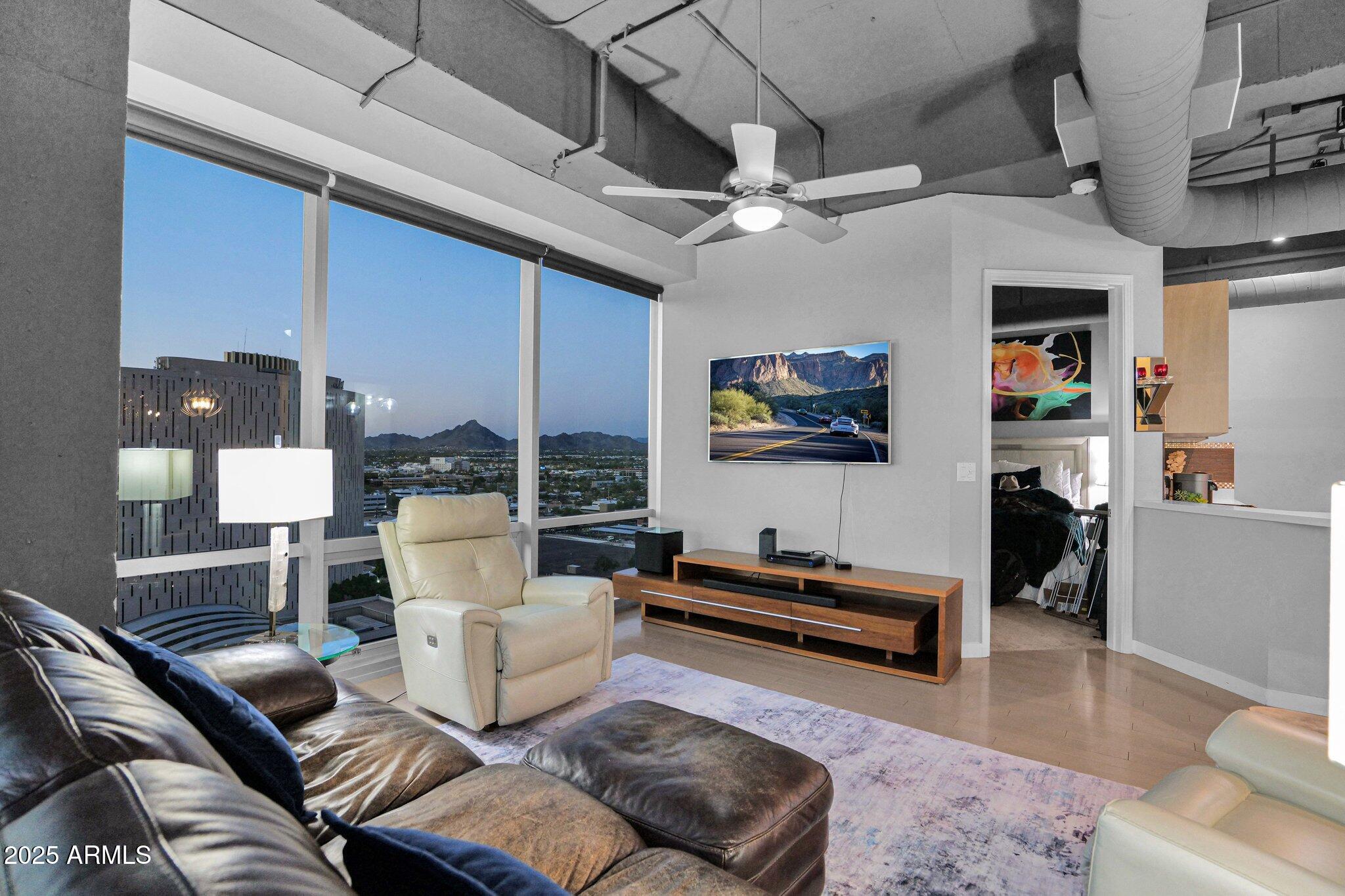 1 E LEXINGTON Avenue, 1309