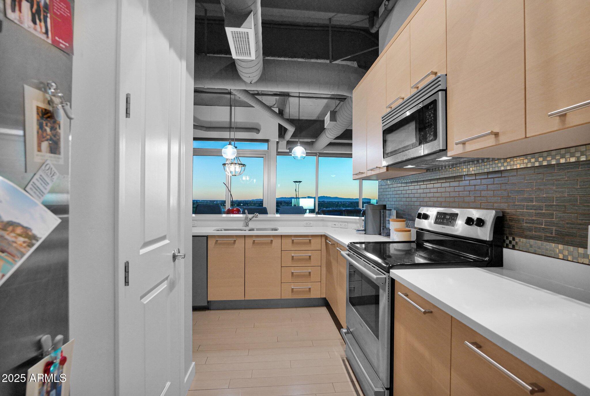 1 E LEXINGTON Avenue, 1309