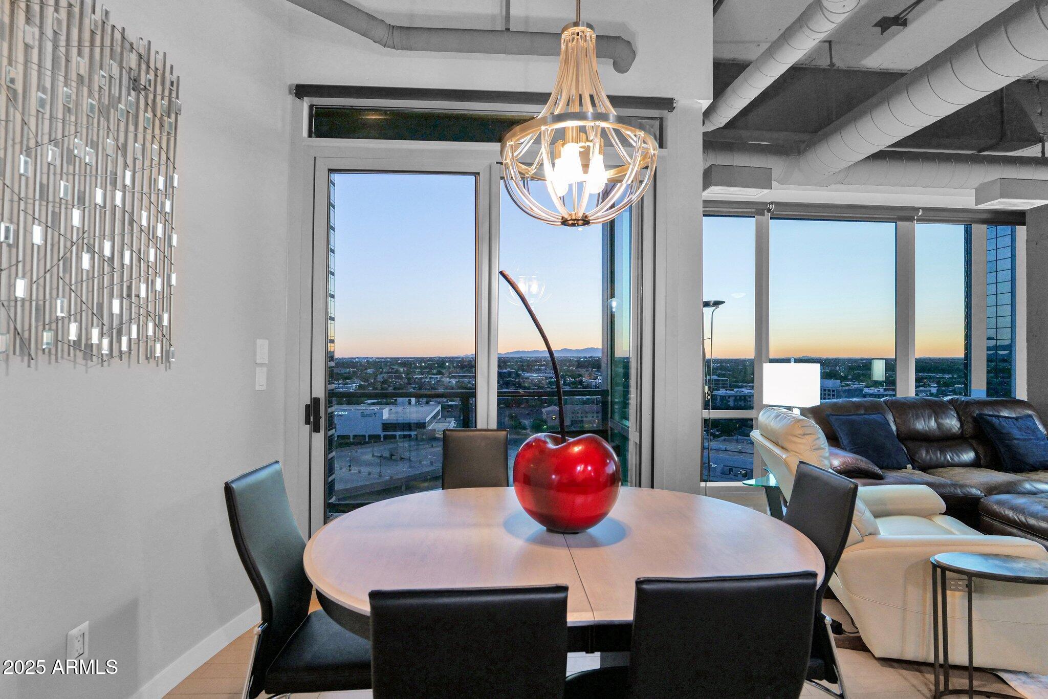 1 E LEXINGTON Avenue, 1309