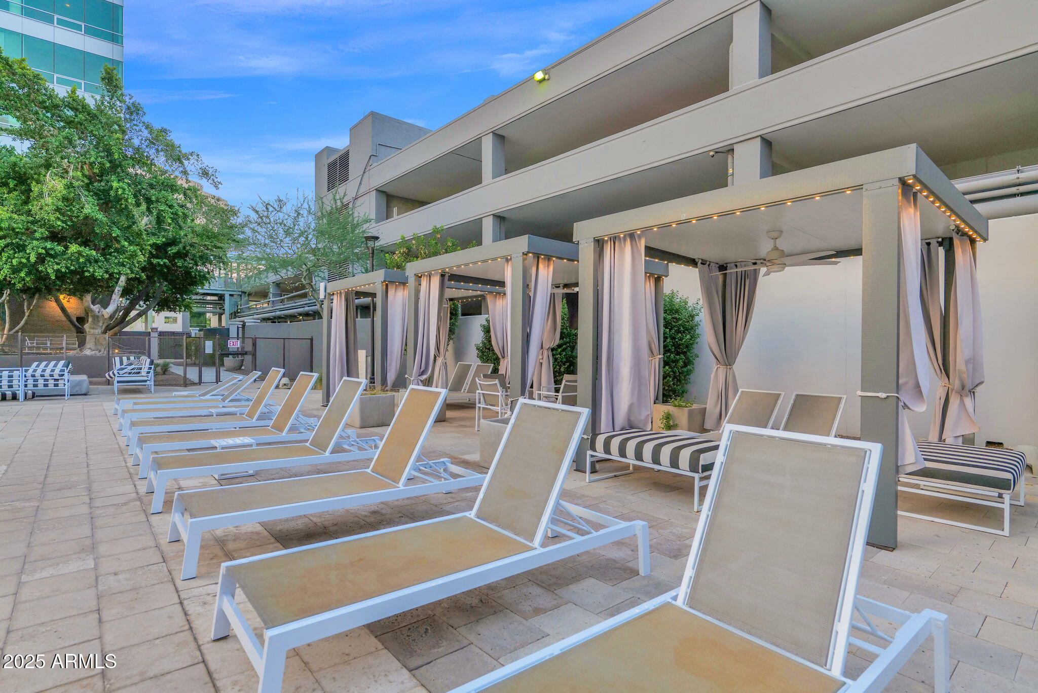 1 E LEXINGTON Avenue, 1101