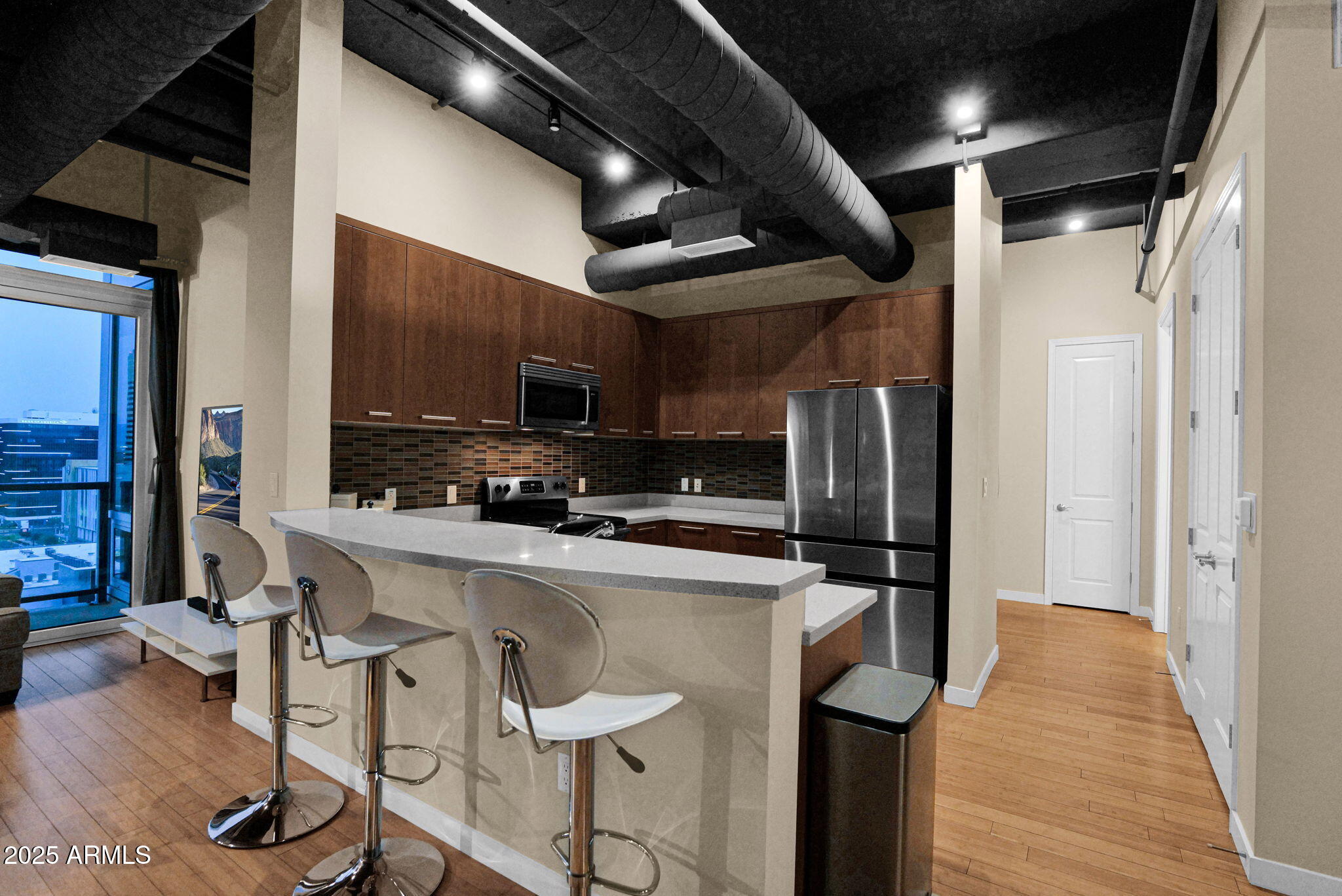 1 E LEXINGTON Avenue, 1101