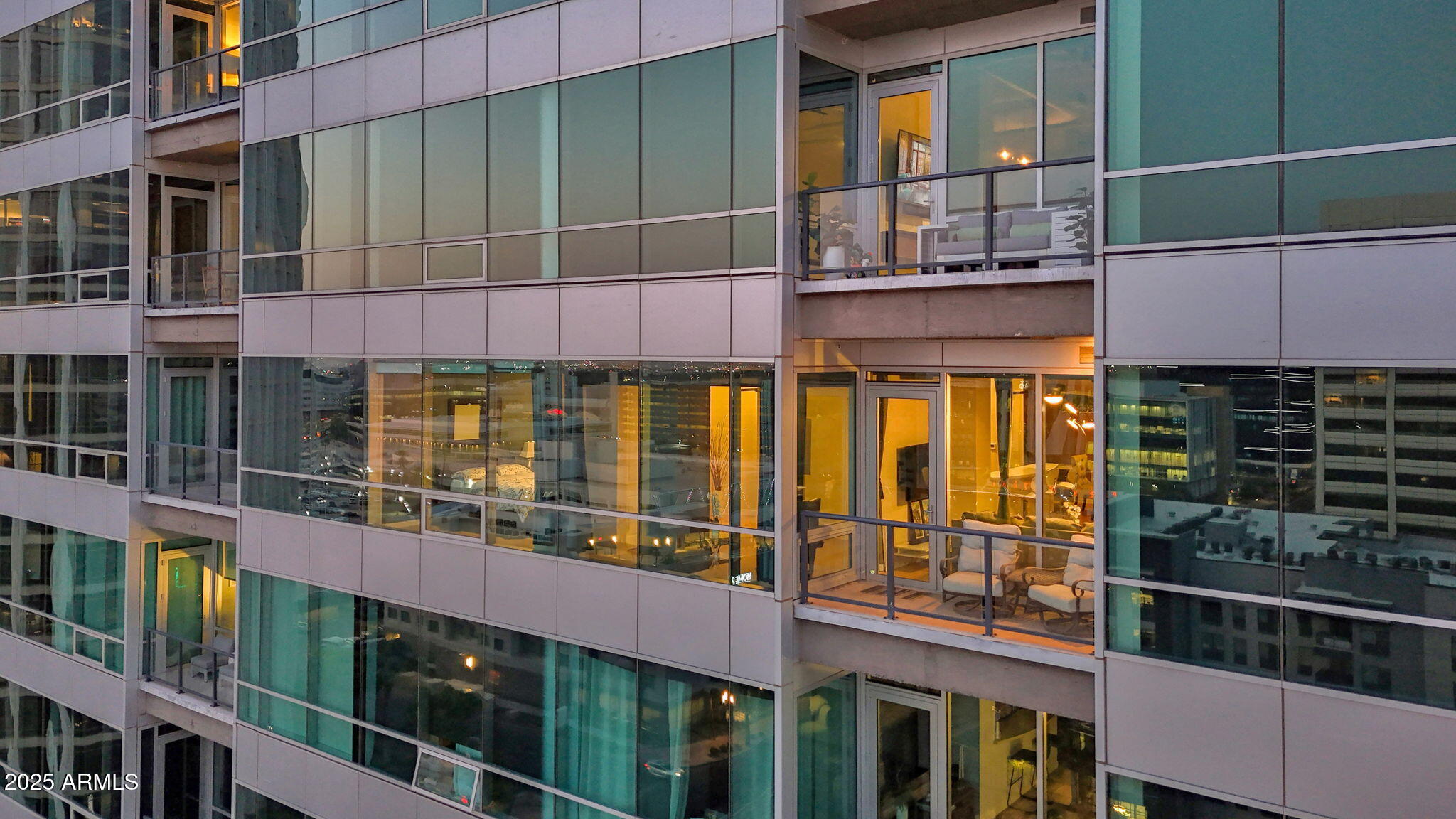 1 E LEXINGTON Avenue, 1101