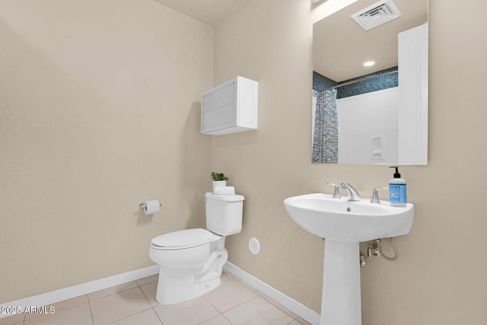 1 E LEXINGTON Avenue, 1101